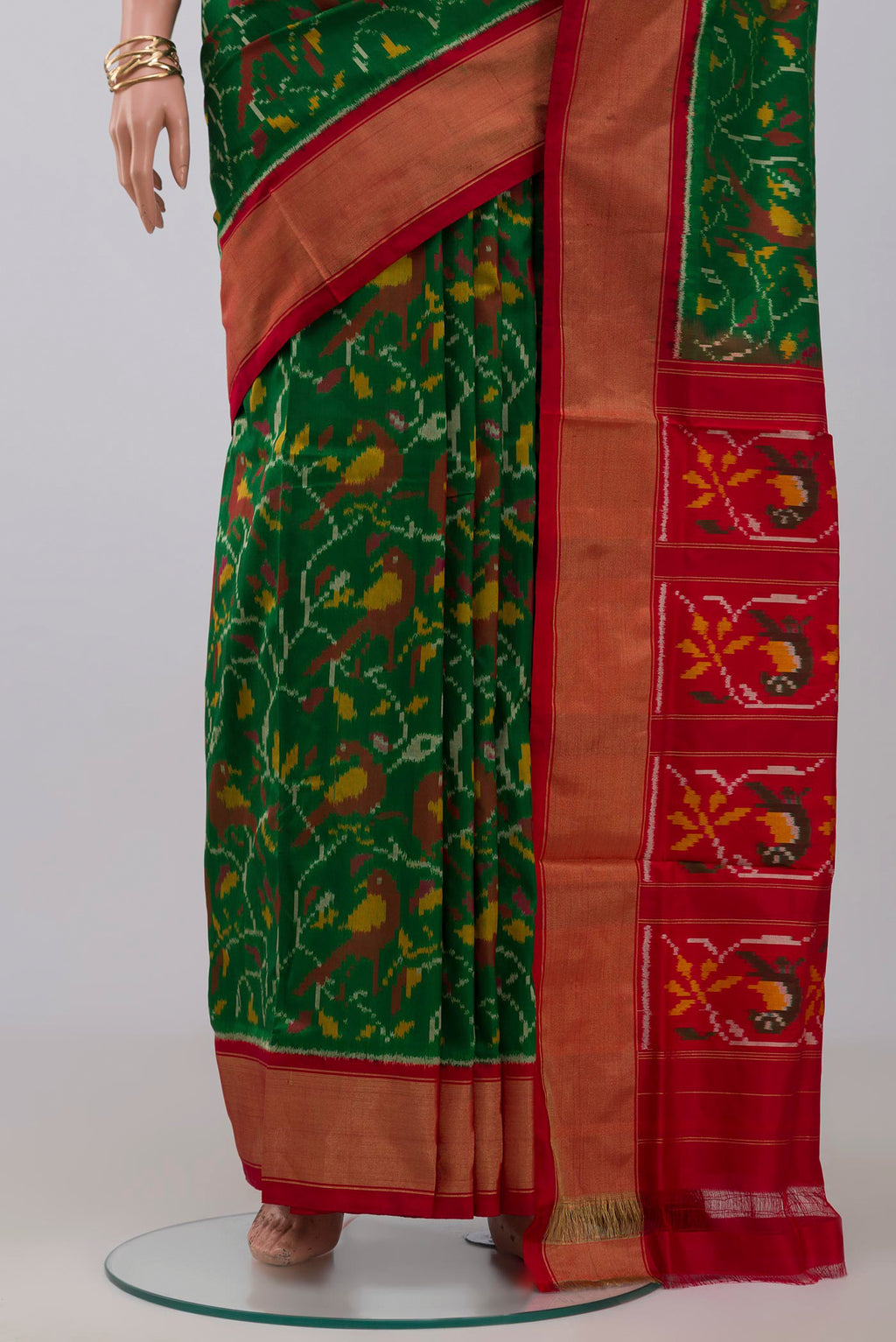 Pleats and pallu of Green Pochampally Silk Saree with Ikat design on the body and Zari Border. 