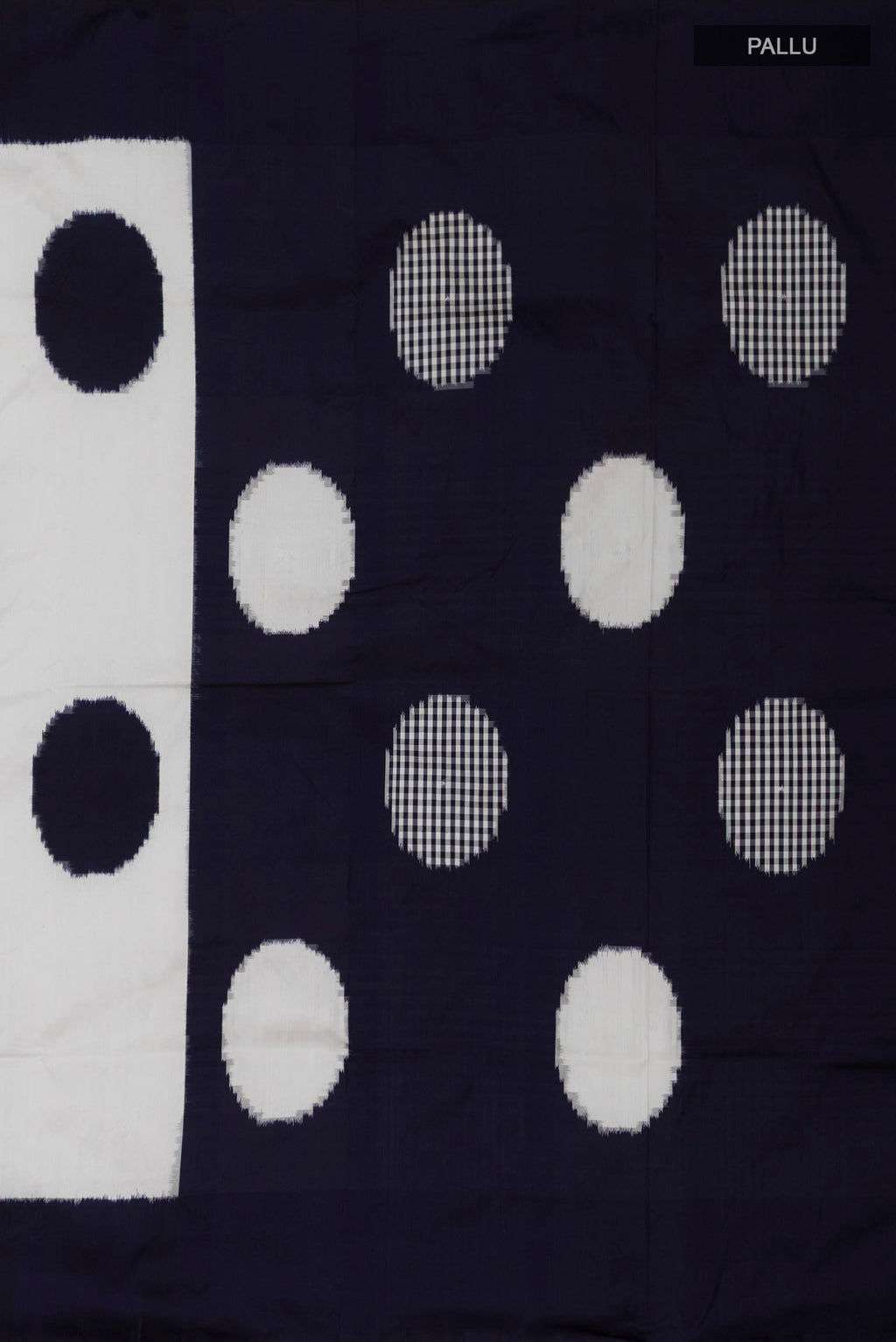 Close up image of the pallu of White Pochampally Saree with Ikat design on the body and Plain Border. 