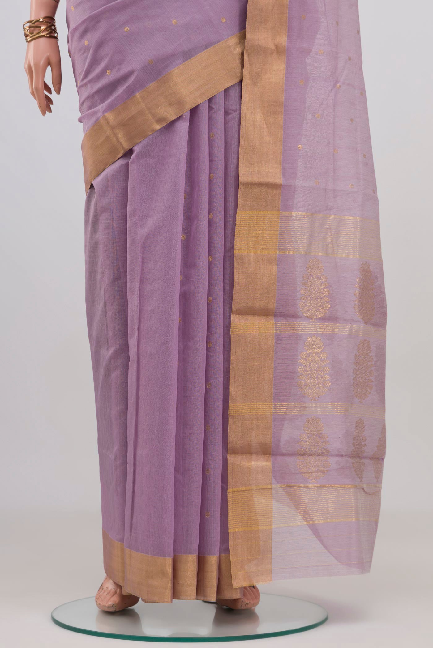 Pleats and pallu of Lavender Chanderi Silk Cotton Saree with Zari Butta on the body and Zari Border. 