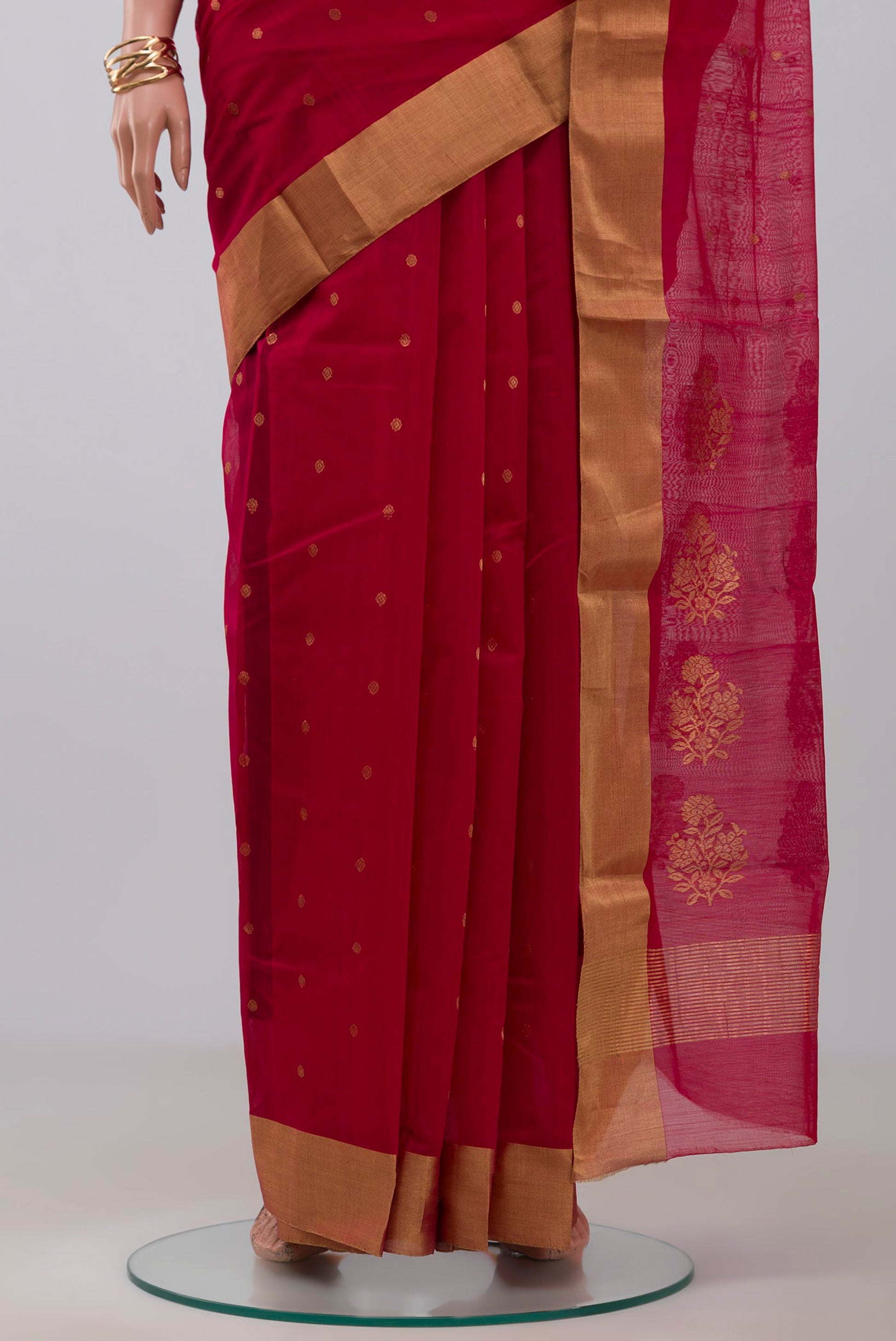 Pleats and pallu of Pink Chanderi Silk Cotton Saree with Zari Butta on the body and Zari Border. 