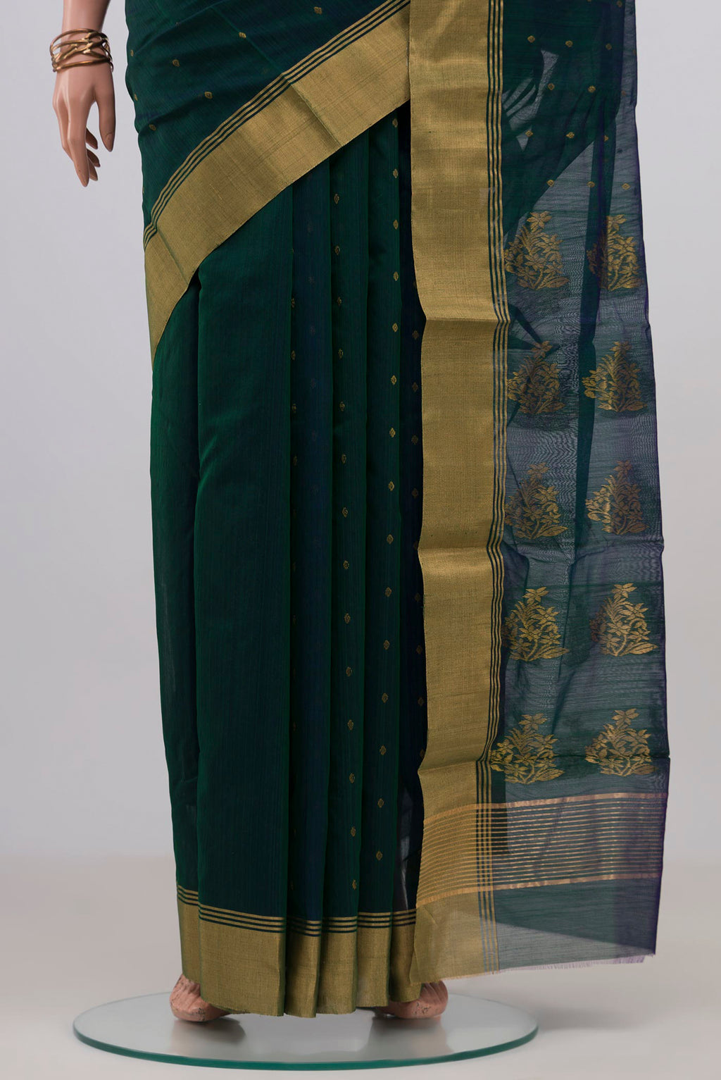 Pleats and pallu of Green Dual Tone Chanderi Silk Cotton Saree with Zari Butta on the body and Zari Border. 