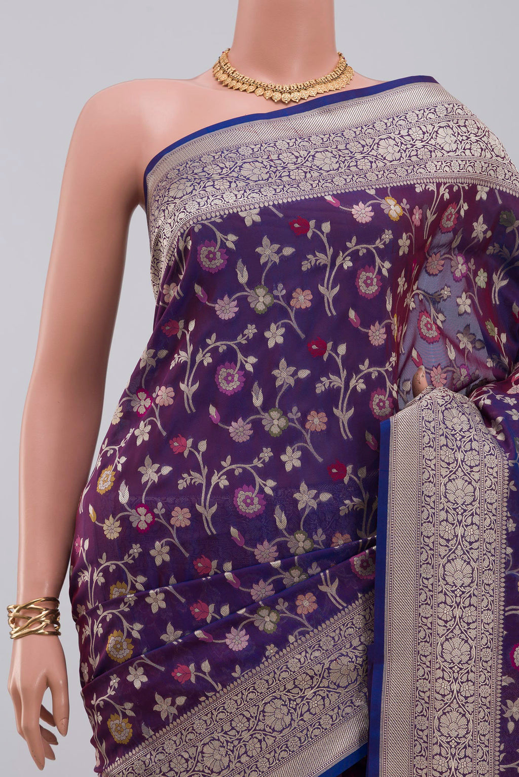 Border image of Blue Banarasi Saree with Fancy on the body and Fancy Border. 
