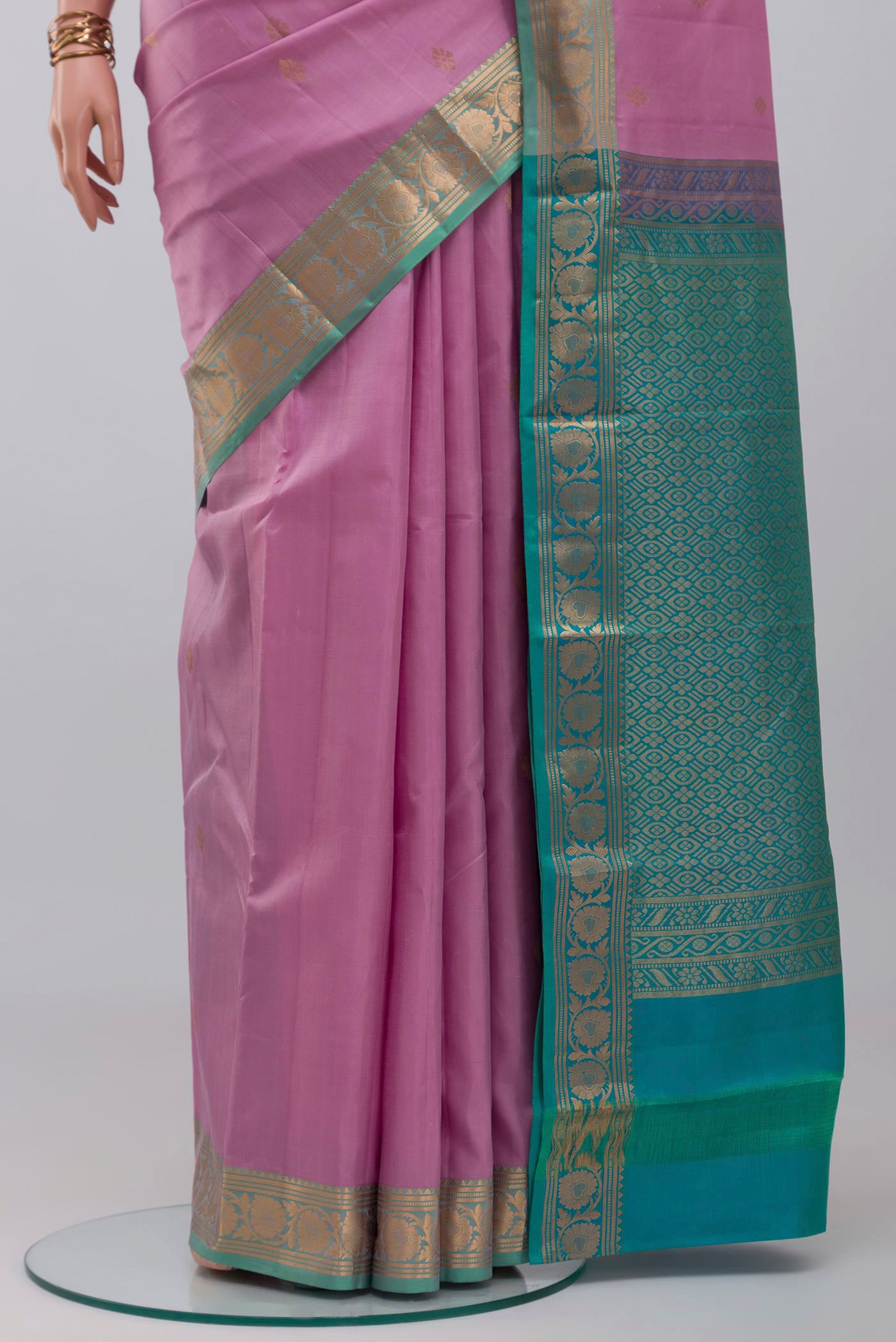 Pleats and pallu of Lavender Kanchipuram Silk Saree with Zari Butta on the body and Zari Border. 