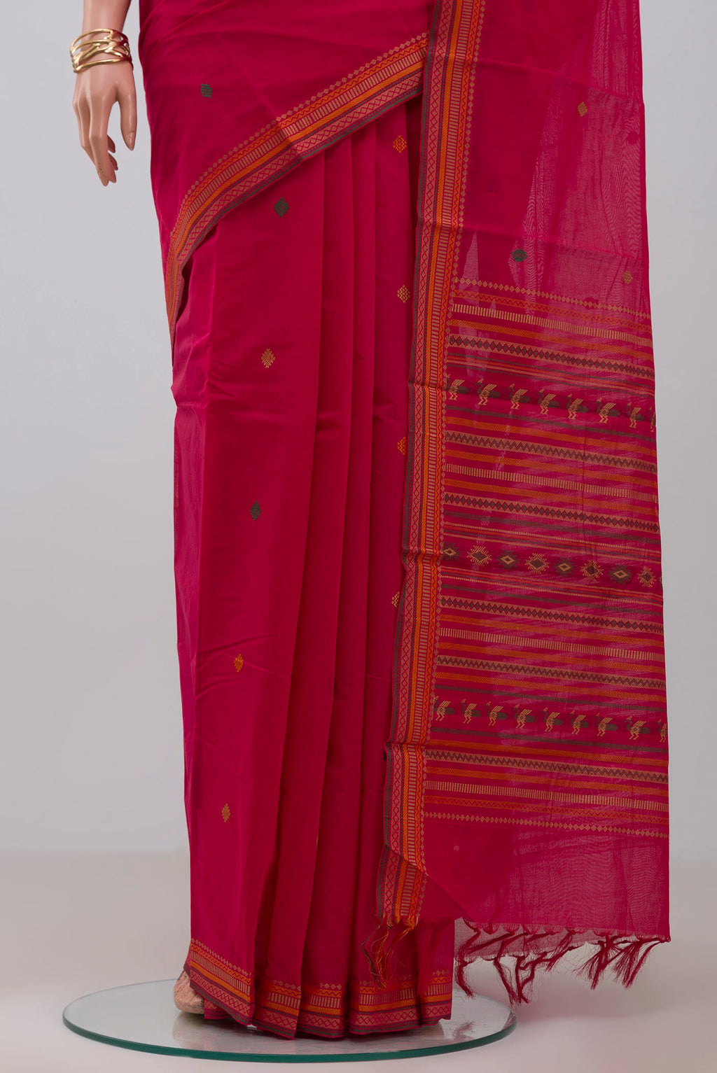 Pleats and pallu of Pink Kanchi Cotton Saree with Thread Butta on the body and Thread Border. 