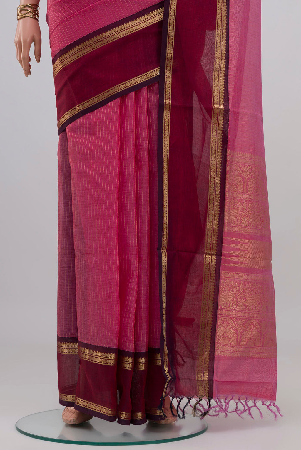Pleats and pallu of Pink Silk Cotton Saree with Checked design on the body and Zari Border. 