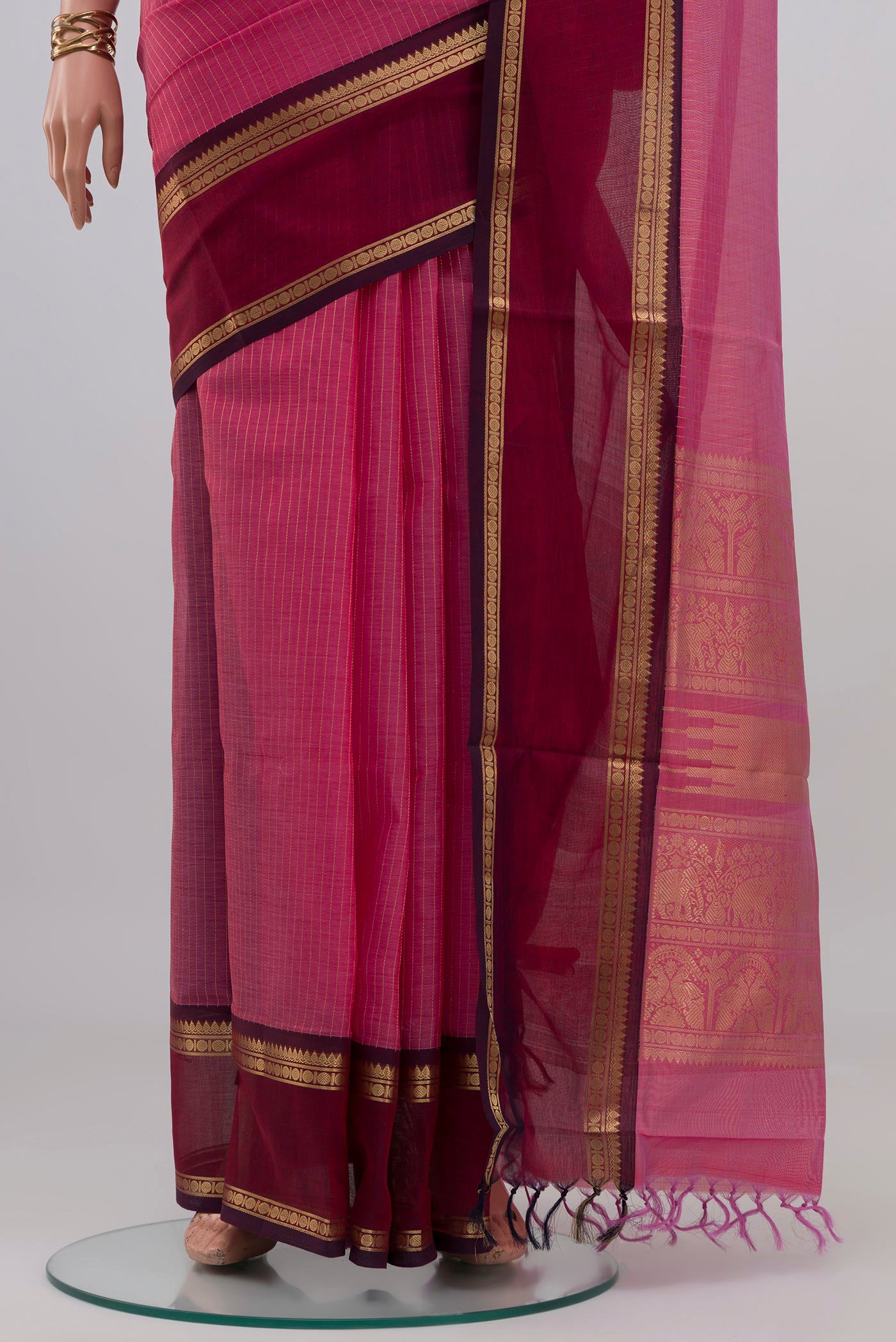 Pleats and pallu of Pink Silk Cotton Saree with Checked design on the body and Zari Border. 