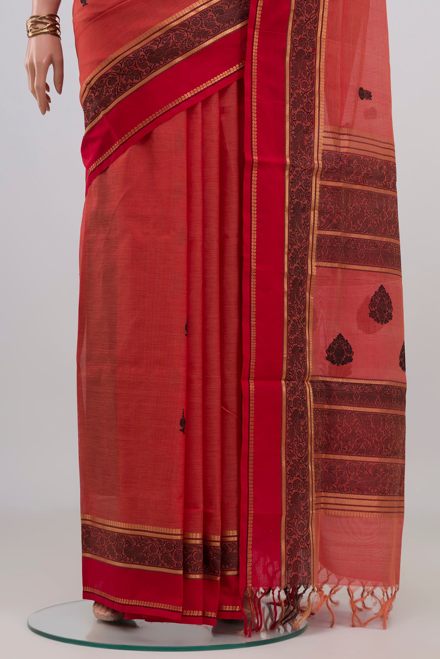 Pleats and pallu of Coral Silk Cotton Saree with Thread Butta on the body and Thread Border. 