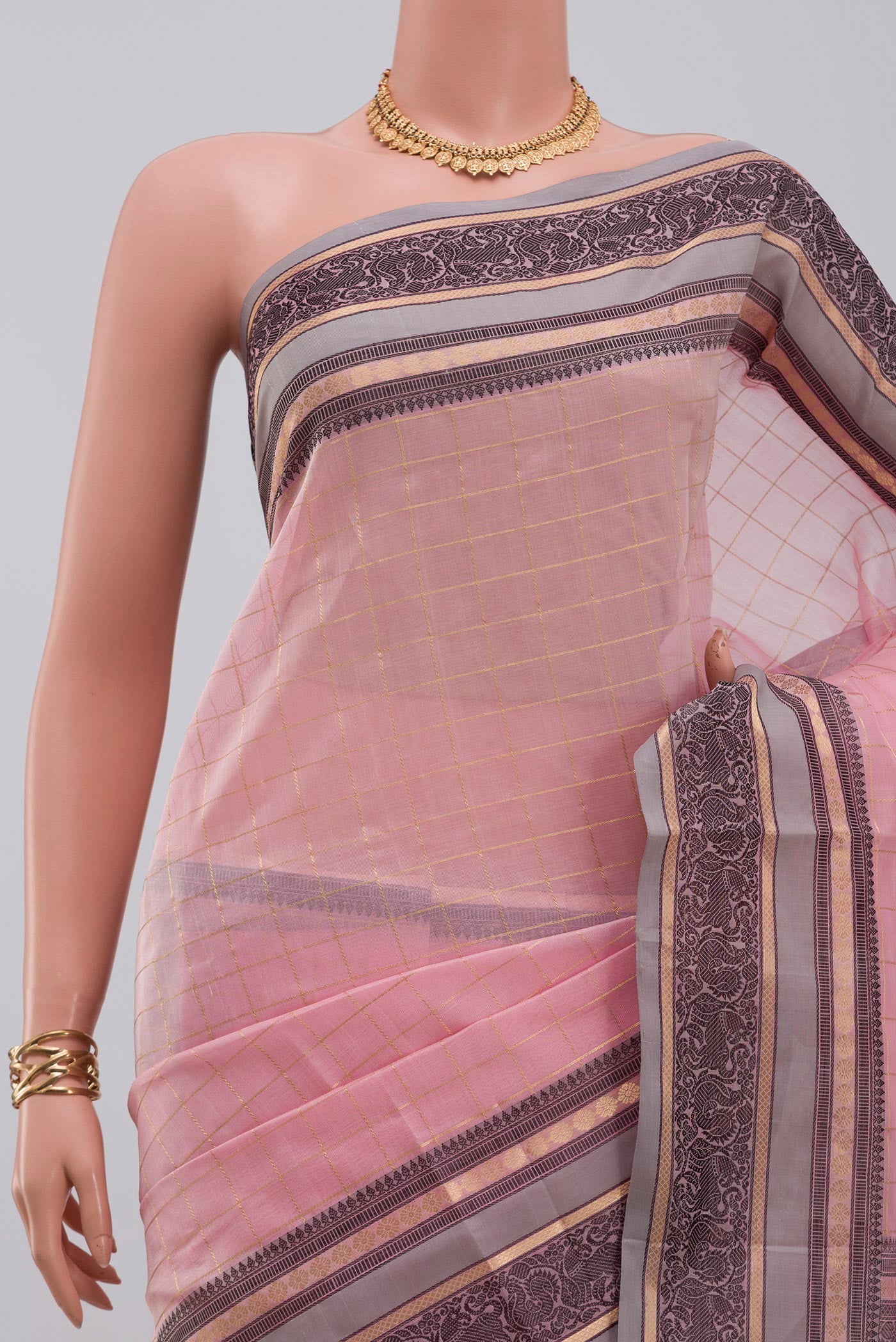 Border image of Pink Silk Cotton Saree with Checked design on the body and Thin Zari Line. 