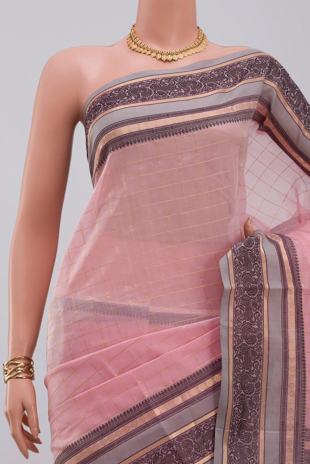 Border image of Pink Silk Cotton Saree with Checked design on the body and Thin Zari Line. 