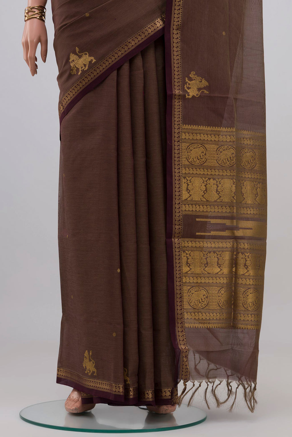 Pleats and pallu of Brown Silk Cotton Saree with Zari Butta on the body and Thin Zari Line. 