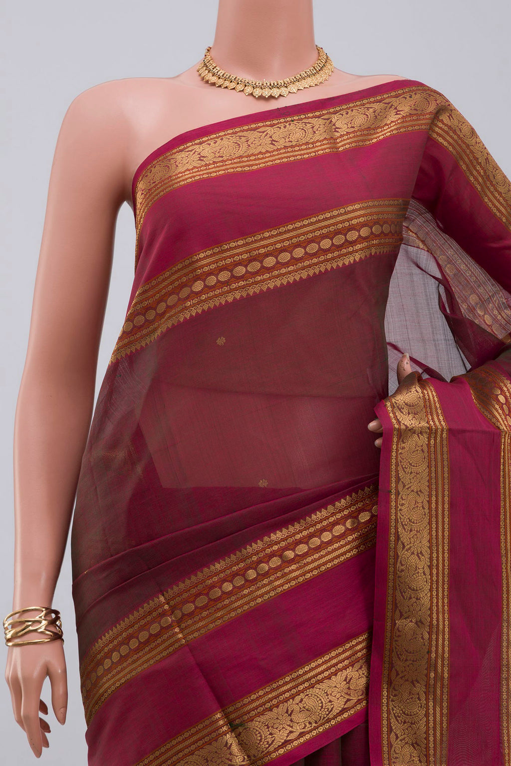 Border image of Pink Dual Tone Silk Cotton Saree with Zari Butta on the body and Zari Border. 