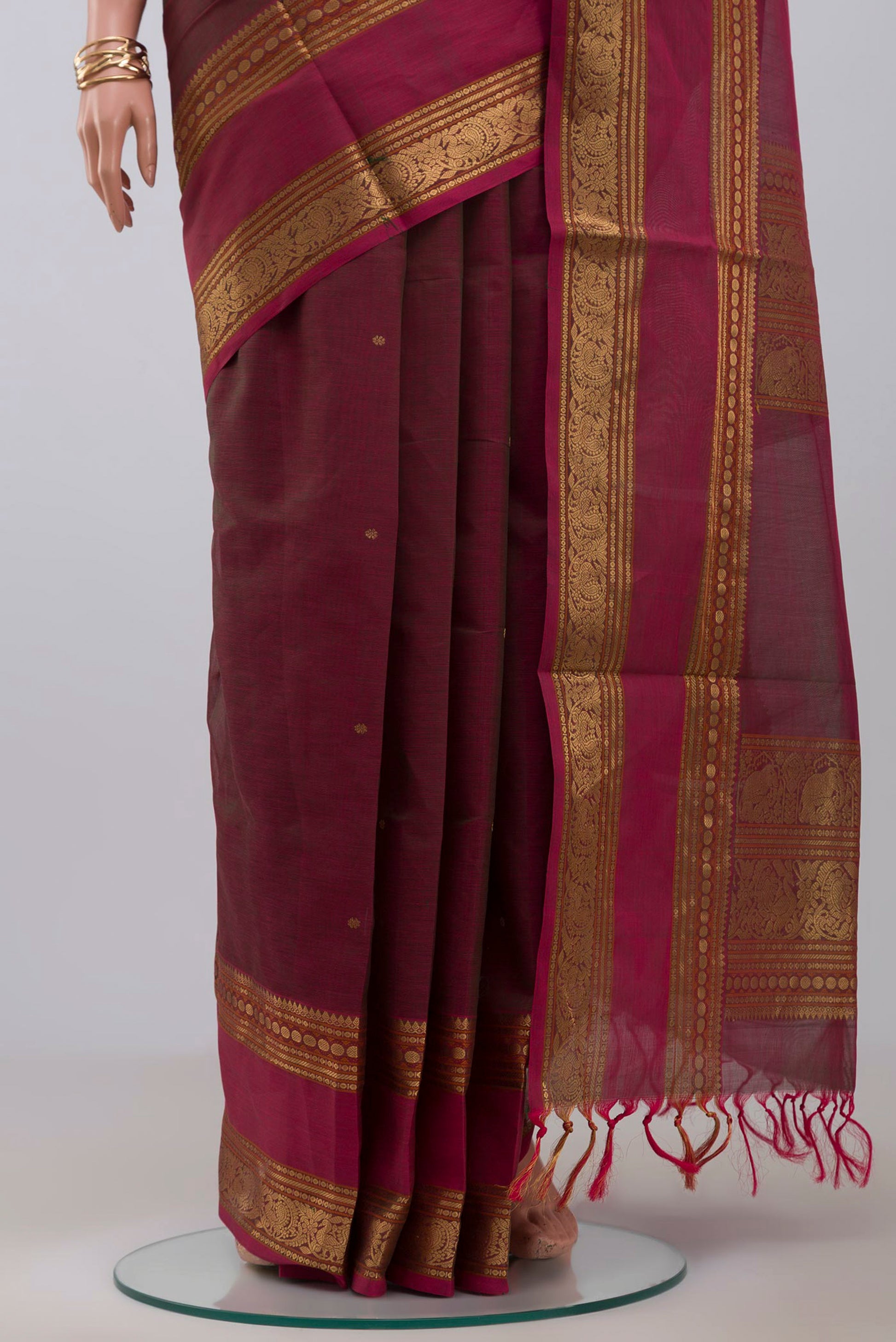 Pleats and pallu of Pink Dual Tone Silk Cotton Saree with Zari Butta on the body and Zari Border. 