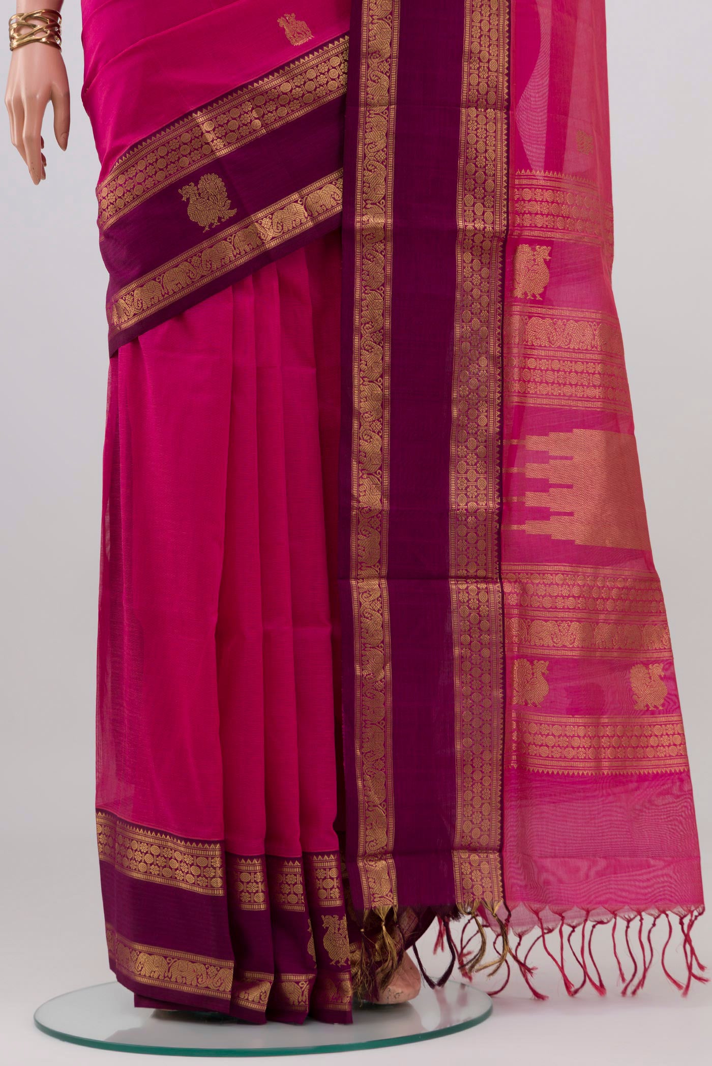 Pleats and pallu of Pink Silk Cotton Saree with Zari Butta on the body and Zari Border. 