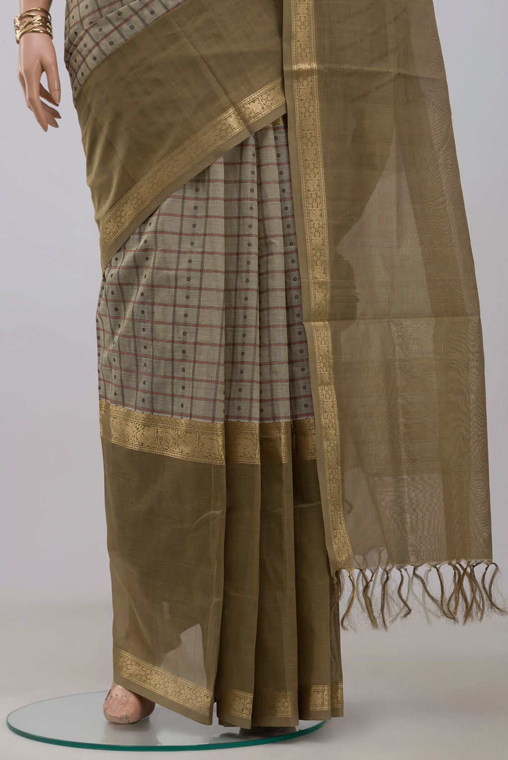 Pleats and pallu of Cream Silk Cotton Saree with Checked design on the body and Zari Border. 