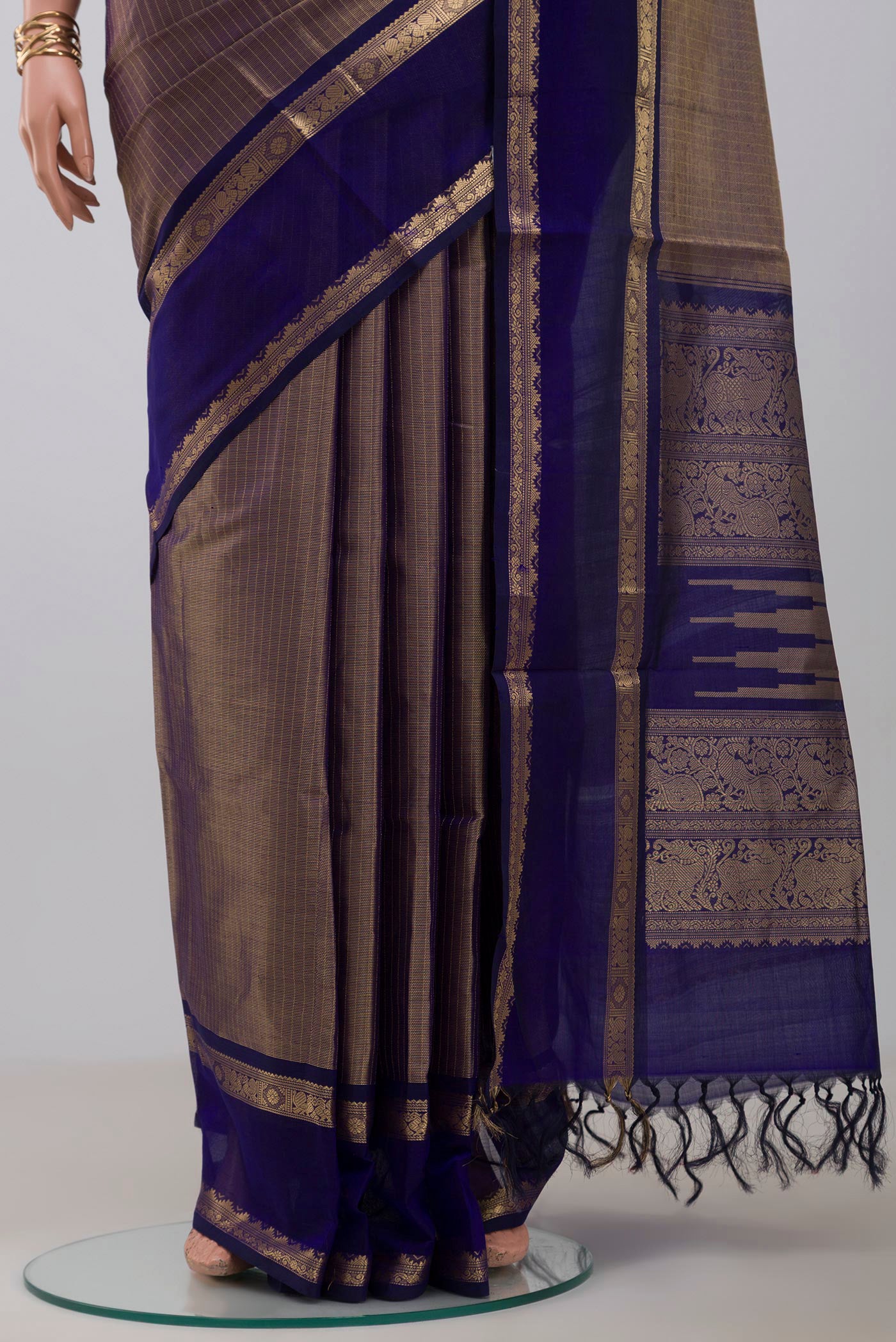 Pleats and pallu of Blue Silk Cotton Saree with Zari Brocade on the body and Zari Border. 
