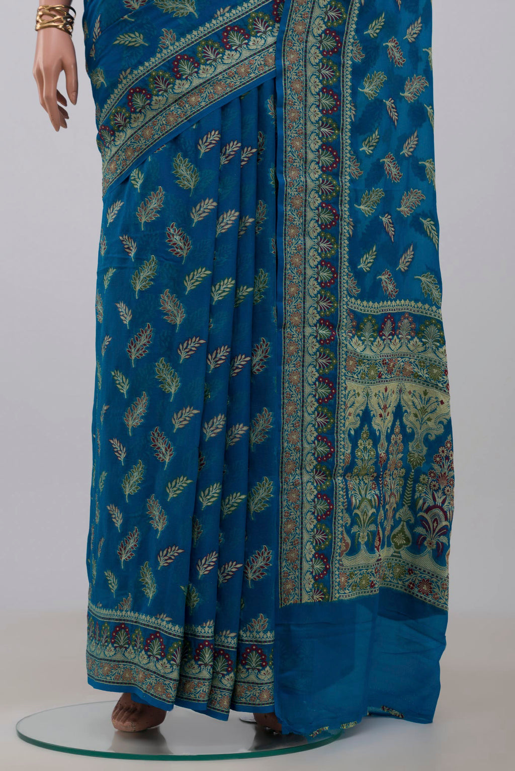 Pleats and pallu of Blue Banarasi Georgette Saree with Thread Butta on the body and Thread Embroidery Border. 