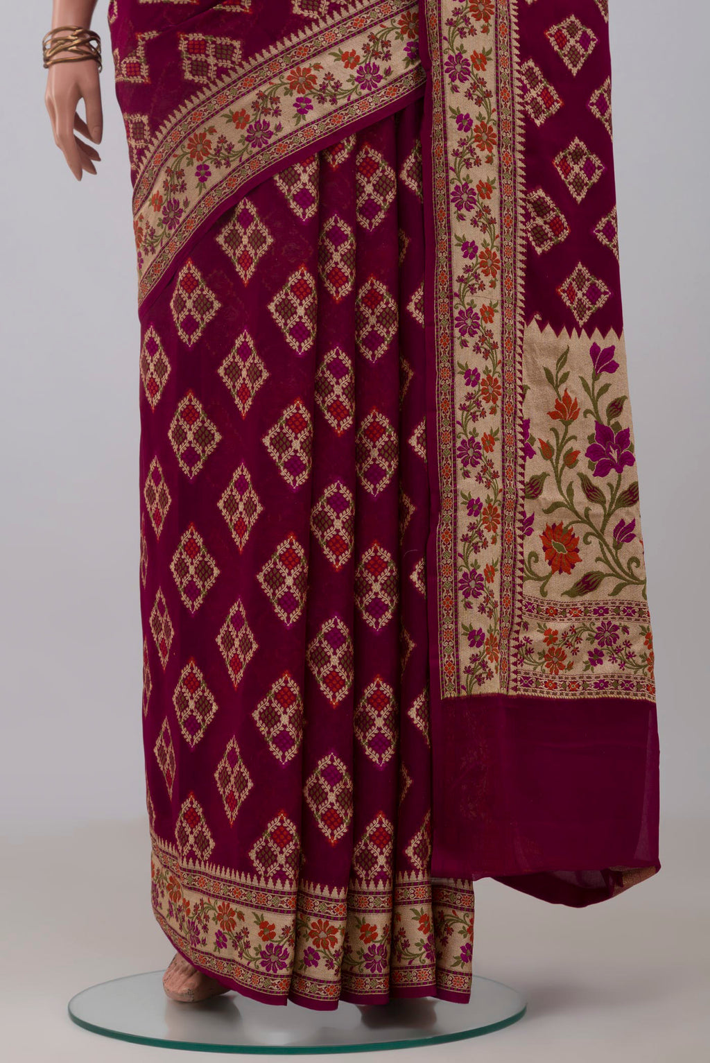 Pleats and pallu of Magenta Banarasi Georgette Saree with Thread Butta on the body and Thread Border. 