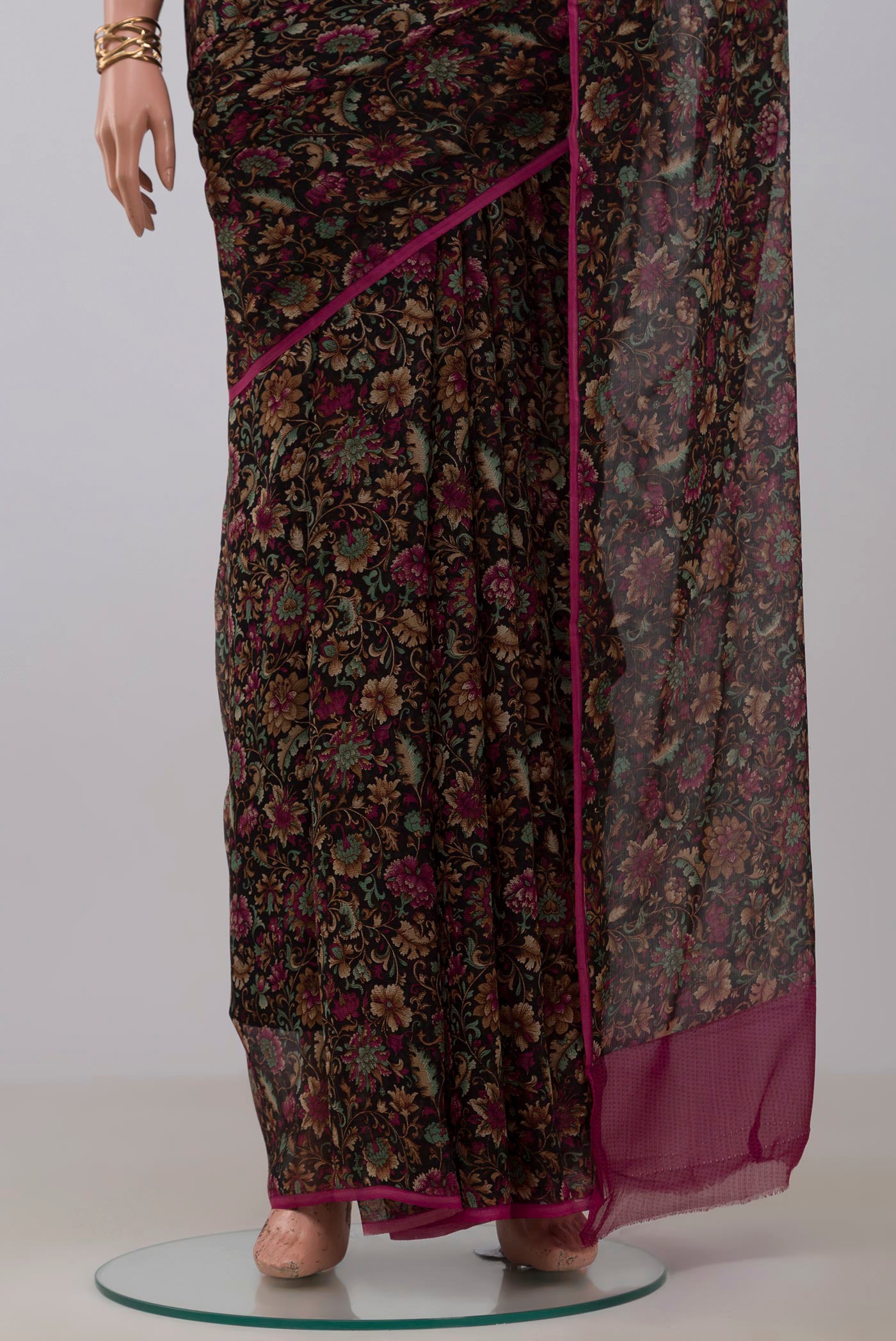 Pleats and pallu of Black Mysore Chiffon Saree with Printed design on the body and Without Border. 