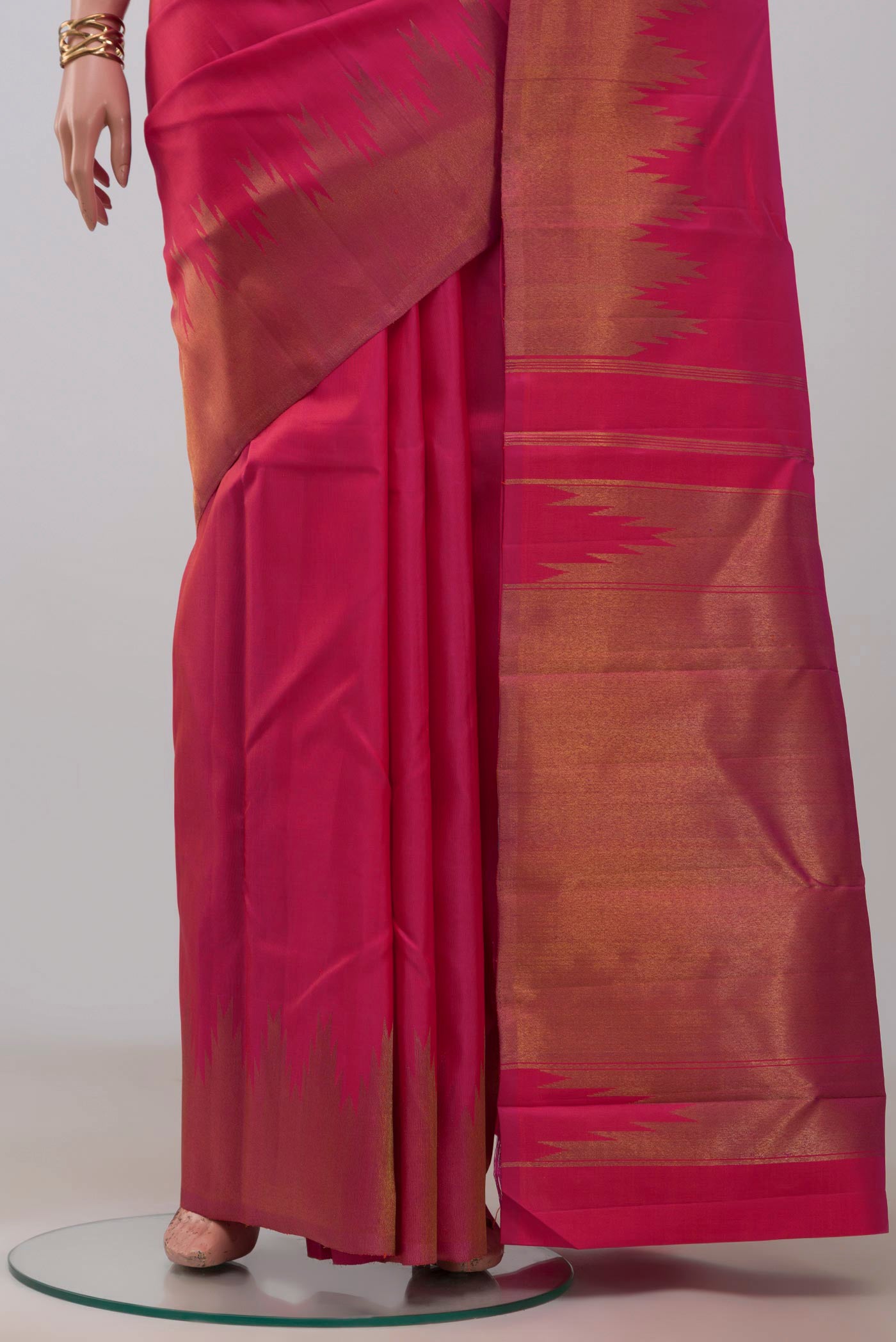 Pleats and pallu of Pure Silk Pure Zari Pink Kanchipuram Saree with Plain Body and Temple Border. 