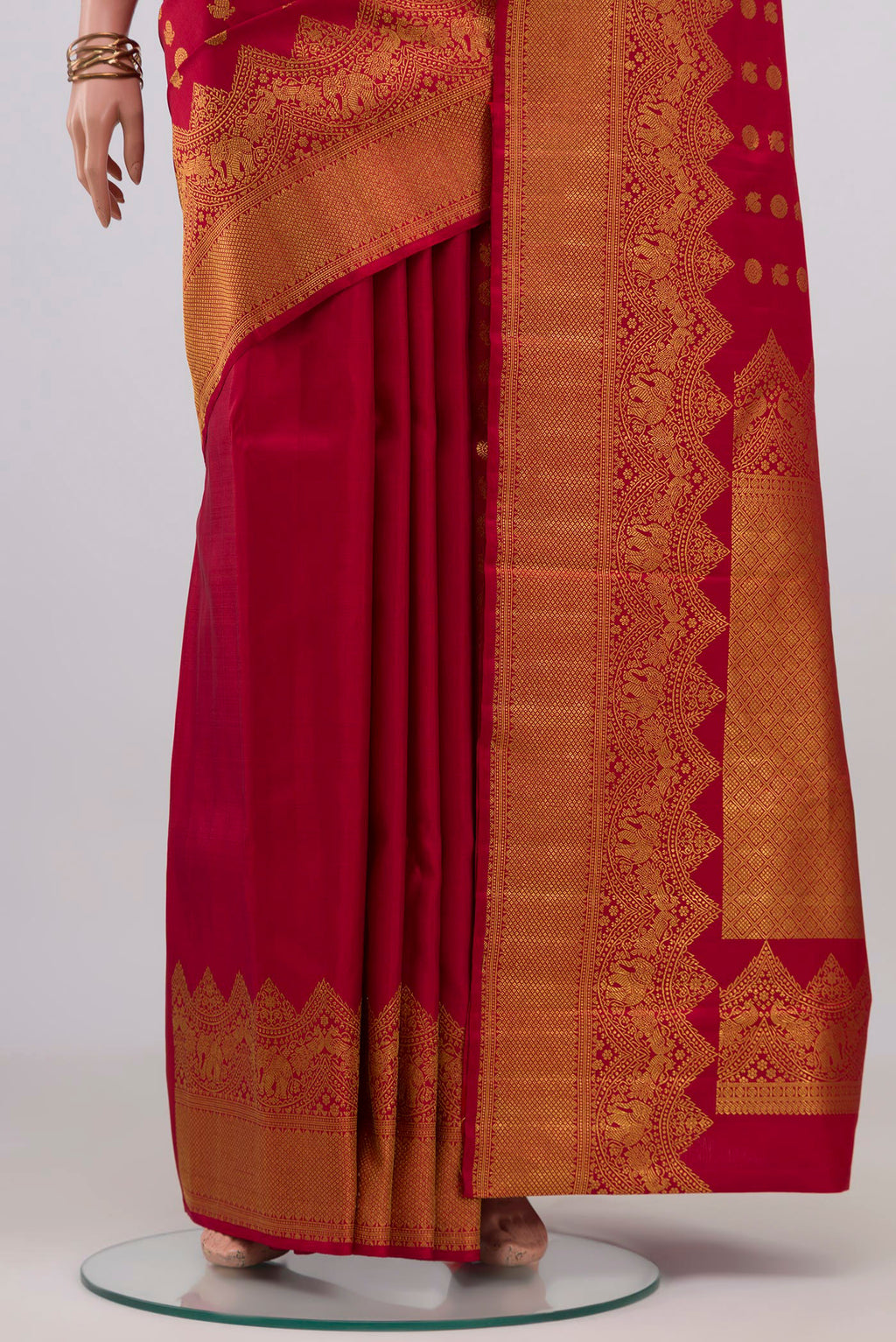 Pleats and pallu of Maroon Kanjivaram Silk Saree with Zari Butta on the body and Fancy Border. 