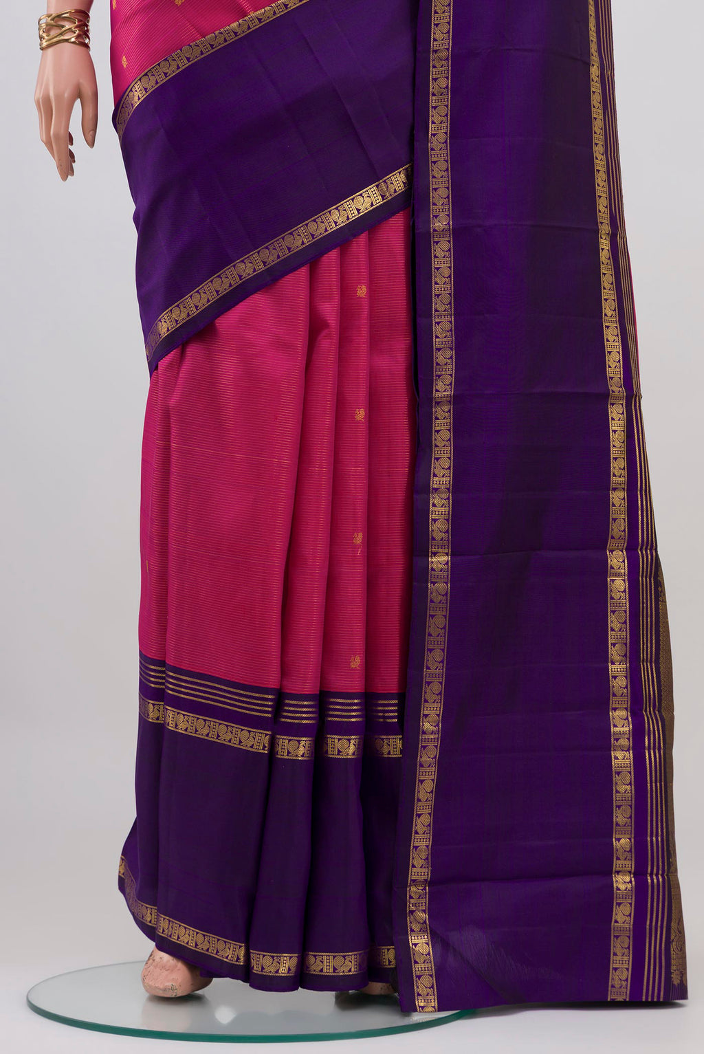 Pleats and pallu of Pink Kanjivaram Silk Saree with Zari Butta on the body and Thin Zari Line. 