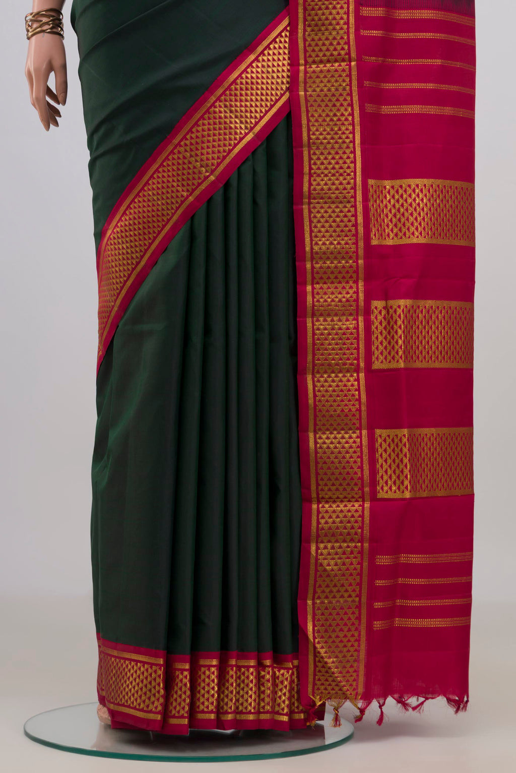 Pleats and pallu of Pure Silk Bottle Green Kanchipuram Nine Yards Saree with Plain Body and Zari Border. 