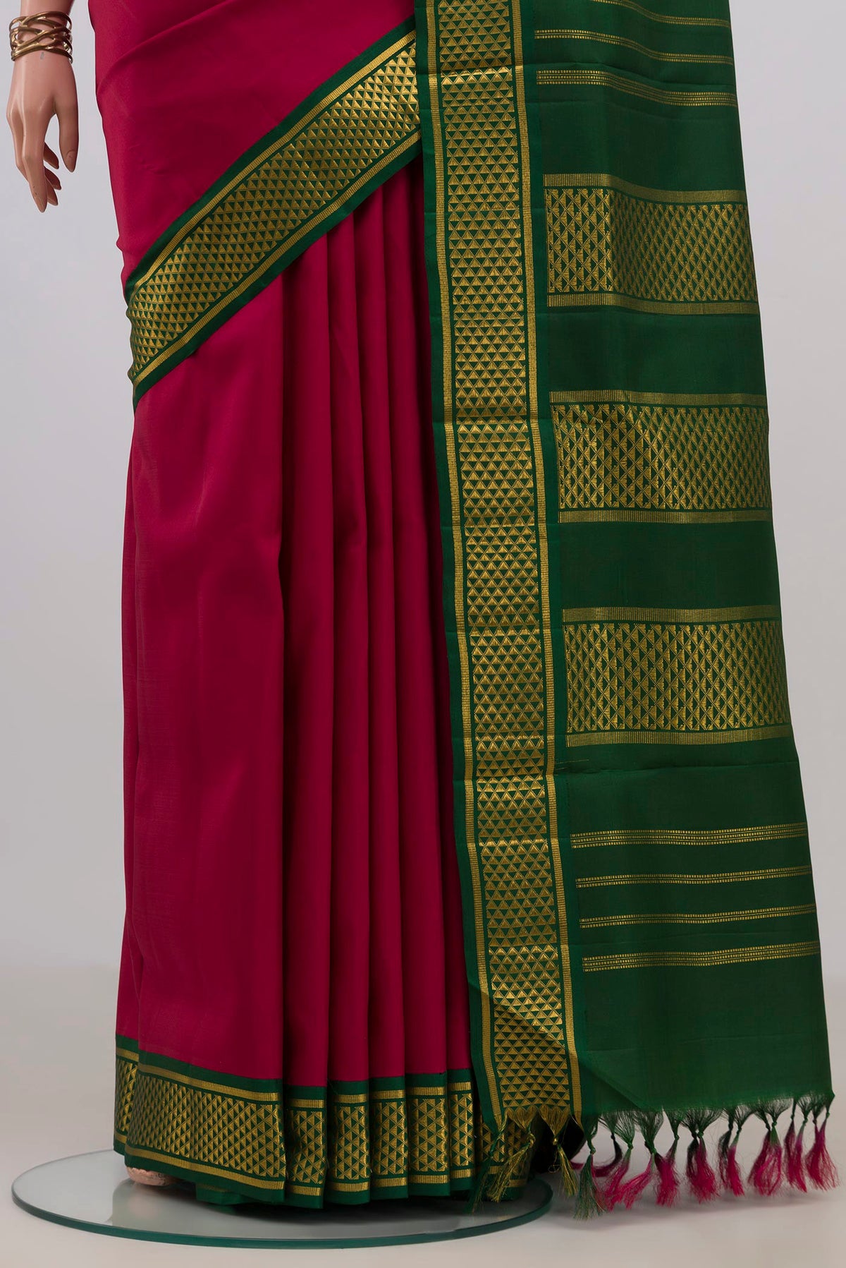 Pleats and pallu of Pure Silk Maroon Kanchipuram Nine Yards Saree with Plain Body and Zari Border. 
