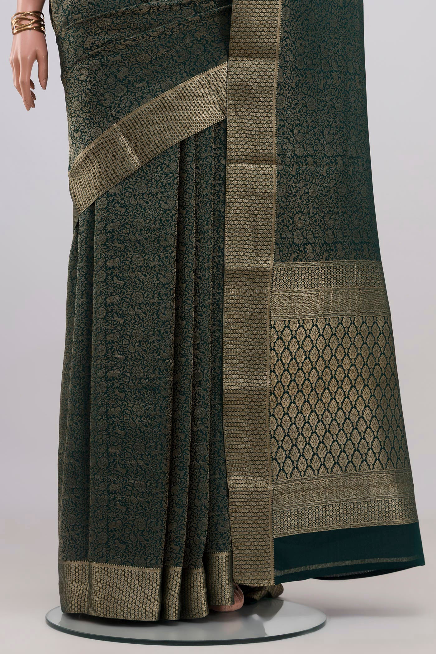 Pleats and pallu of Bottle Green Mysore Crepe Saree with Zari Brocade on the body and Zari Border. 