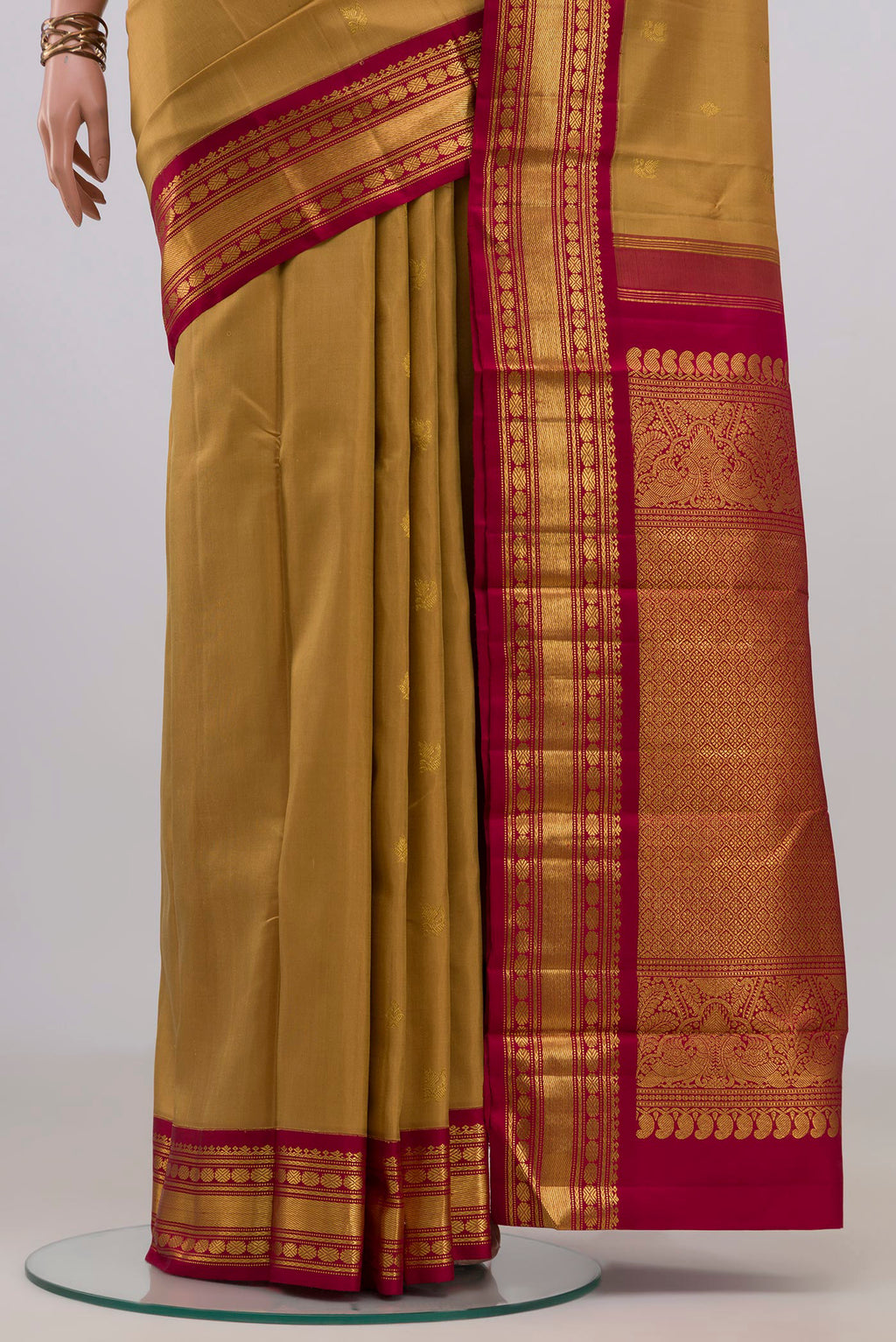 Pleats and pallu of Pure Silk Brown Kanchipuram Saree with Zari Butta on the body and Zari Border. 