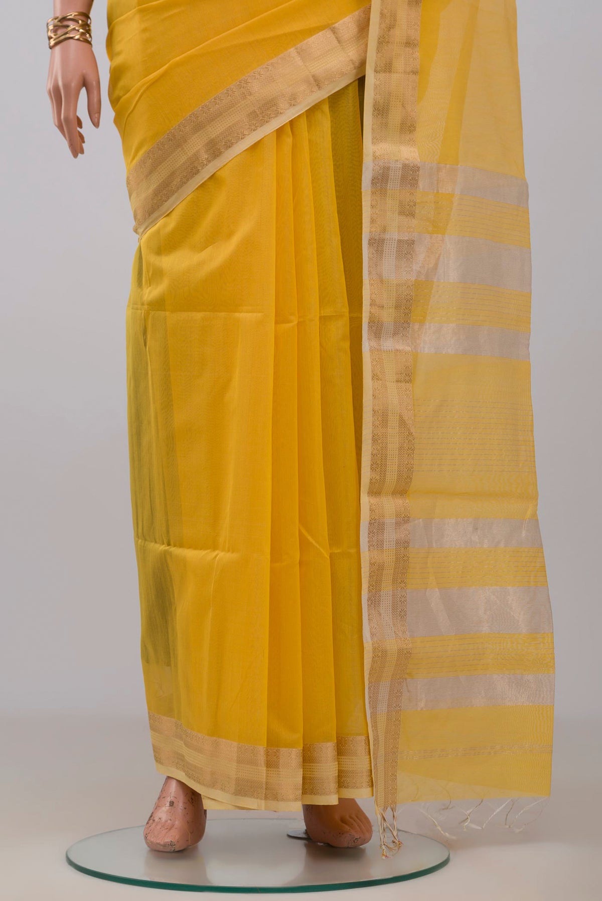 Pleats and pallu of Yellow Maheshwari Silk Cotton Saree with Plain Body and Zari Border. 