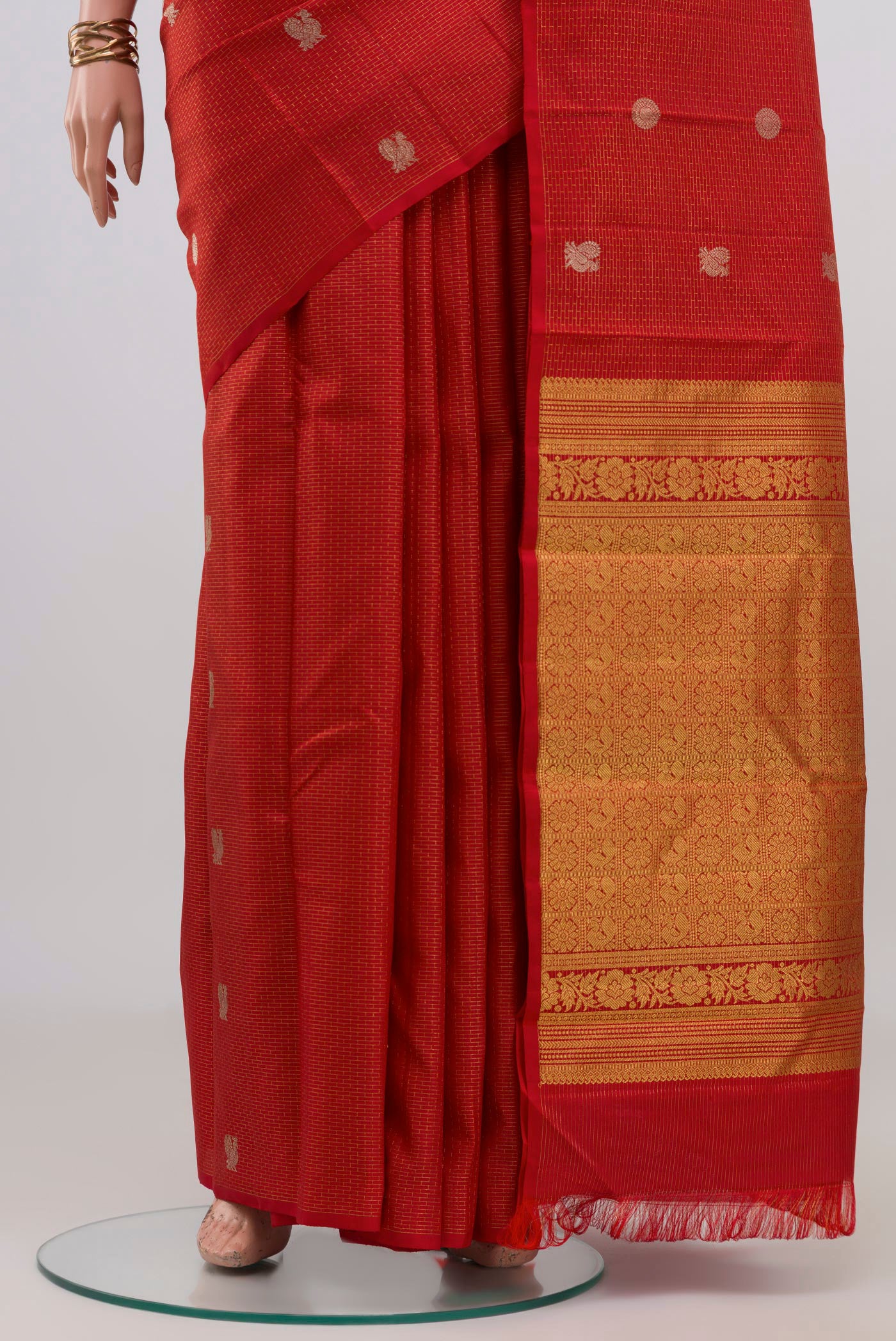 Pleats and pallu of Red Kanchipuram Silk Saree with Checked design on the body and Without Border. 
