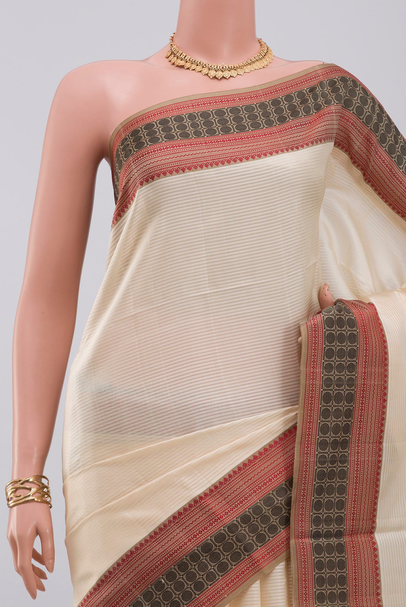 Border image of Off White Soft Silk Saree with Plain Body and Thread Border. 