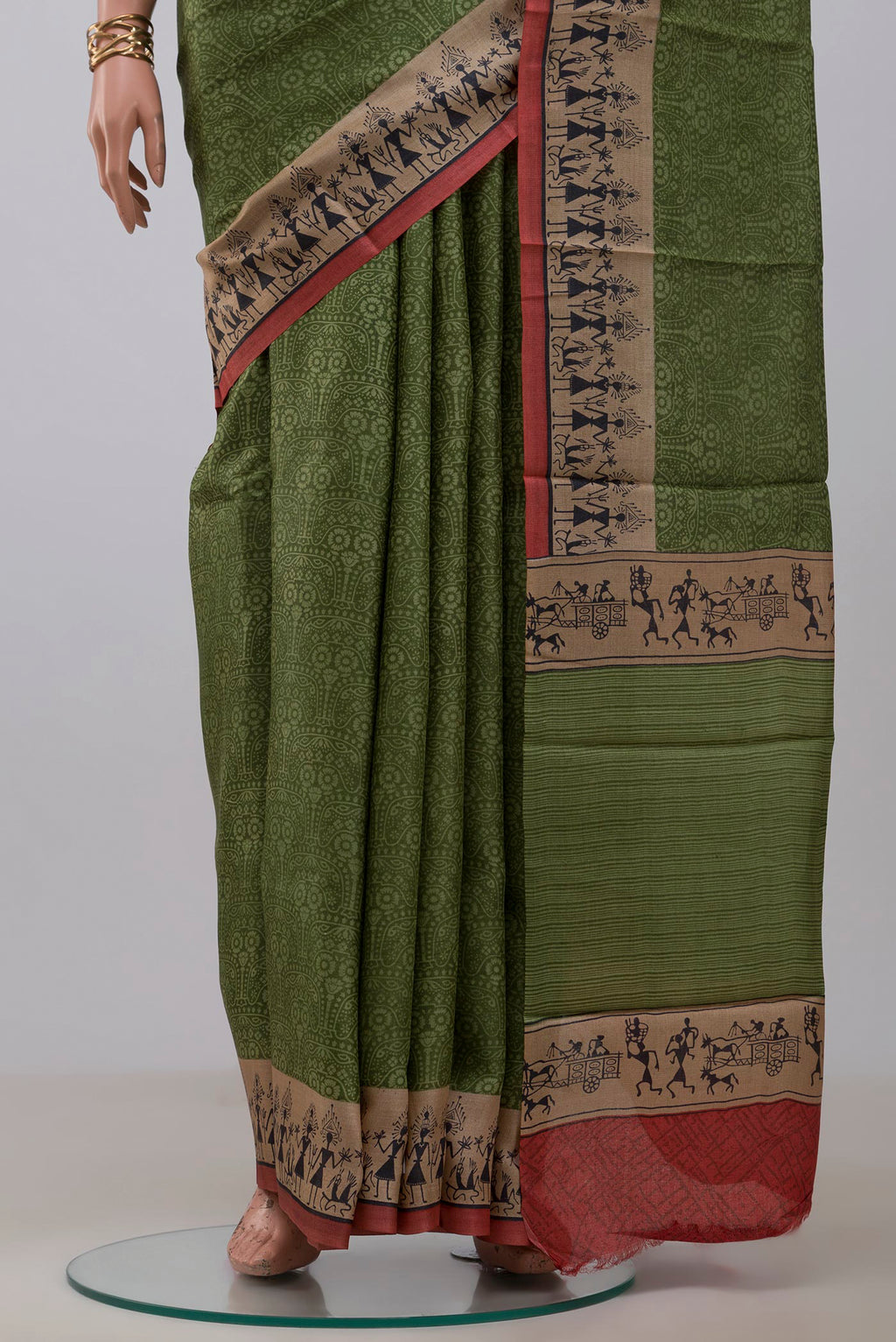 Pleats and pallu of Green Printed Silk Saree with Printed design on the body and Printed Border. 