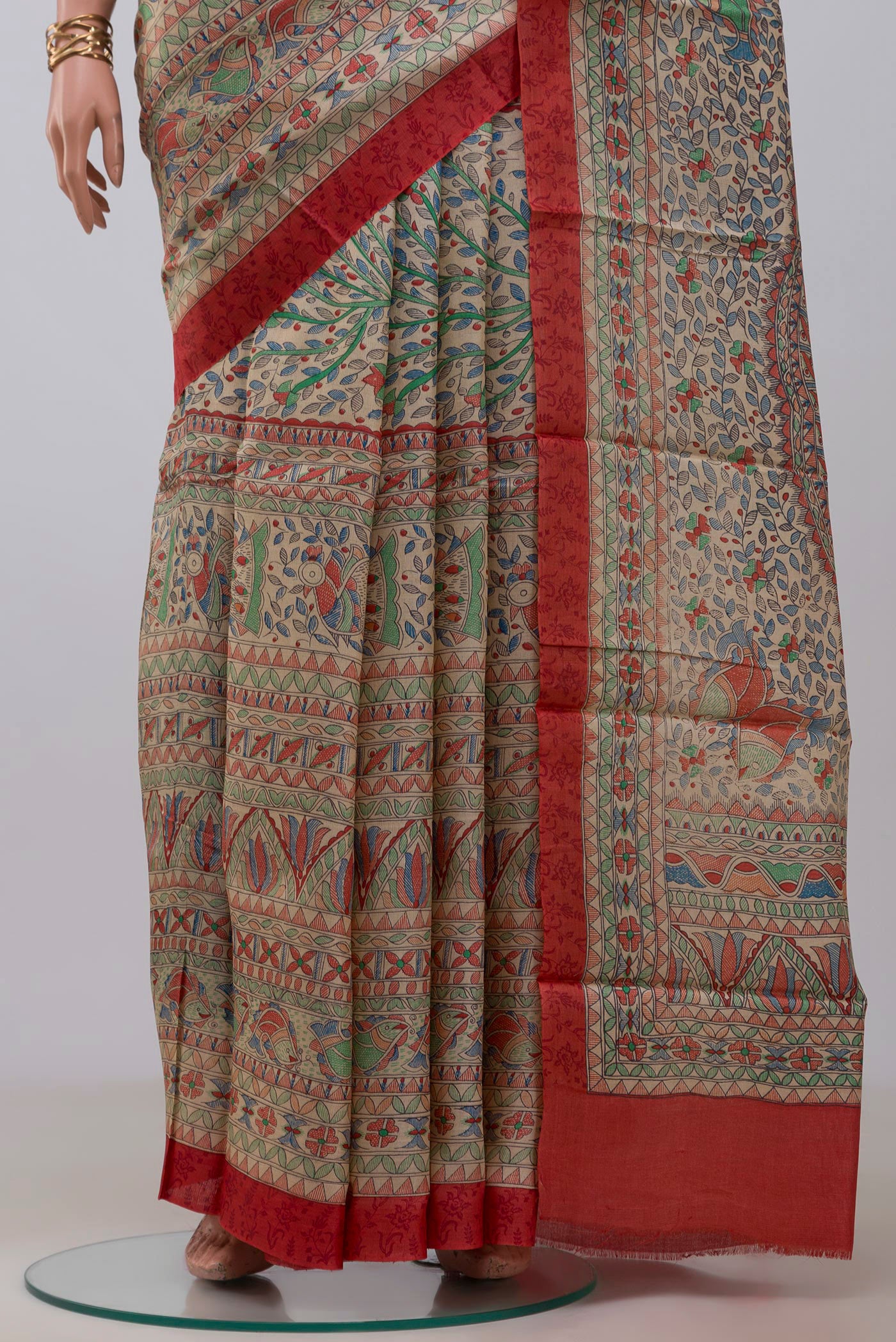 Pleats and pallu of Cream Printed Silk Saree with Printed design on the body and Printed Border. 