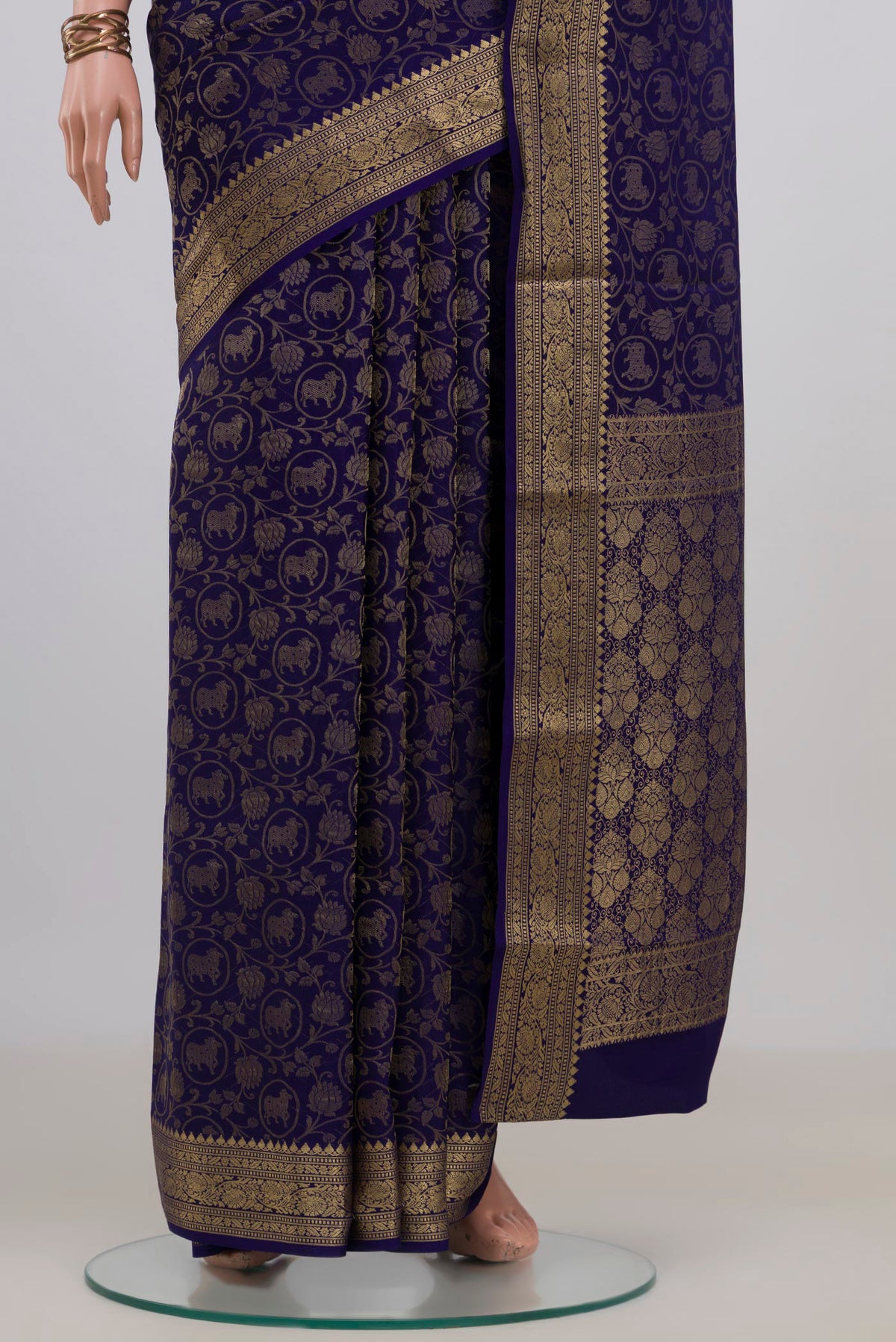 Pleats and pallu of Blue Mysore Crepe Saree with Zari Brocade on the body and Zari Border. 