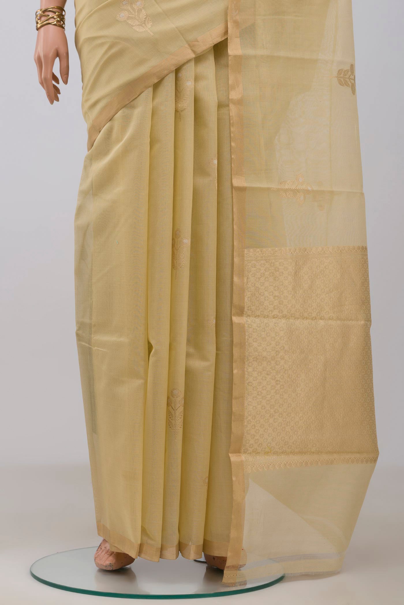 Pleats and pallu of Cream Banarasi Kora Cotton Saree with Zari Butta on the body and Zari Border. 