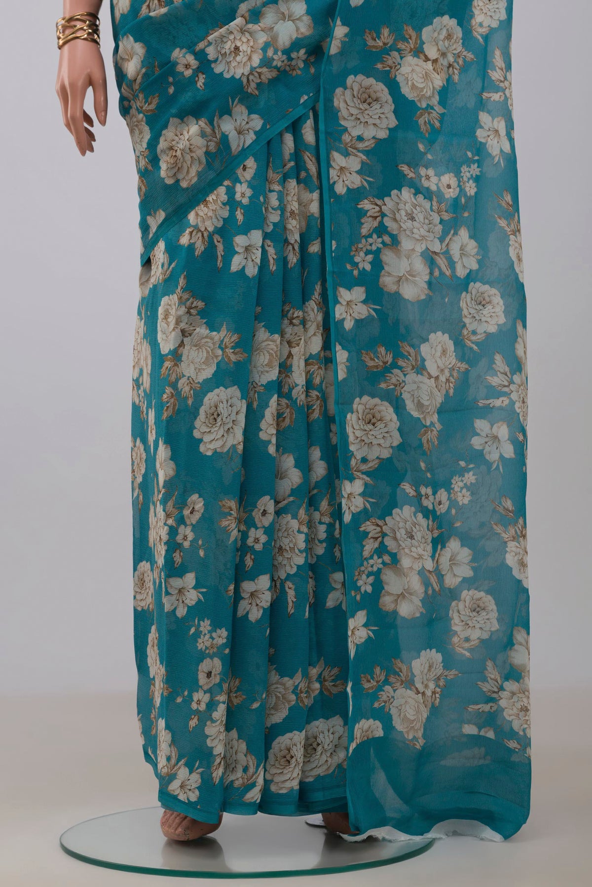 Pleats and pallu of Blue Chiffon Saree with Printed design on the body and Without Border. 