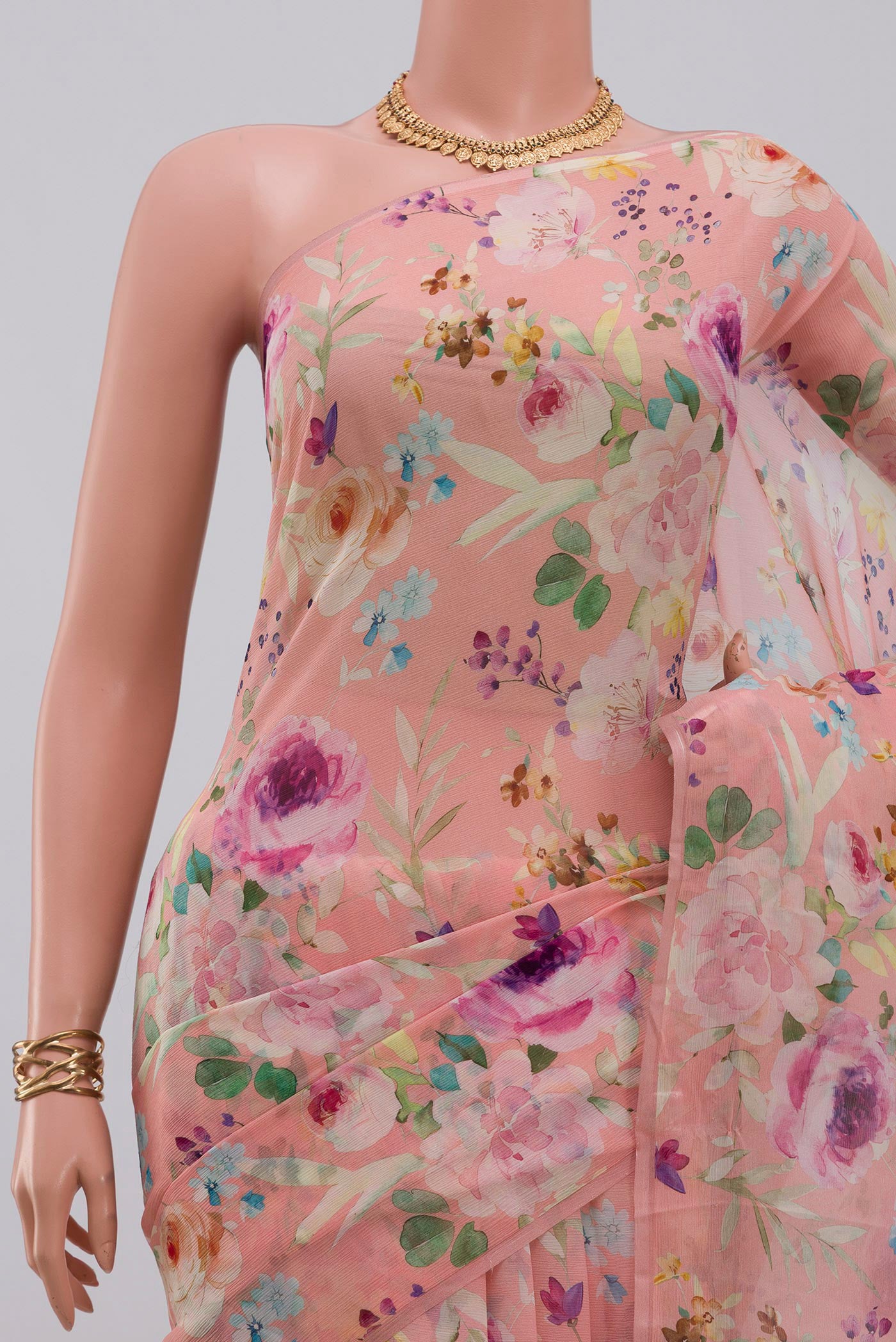 Border image of Peach Chiffon Saree with Printed design on the body and Without Border. 