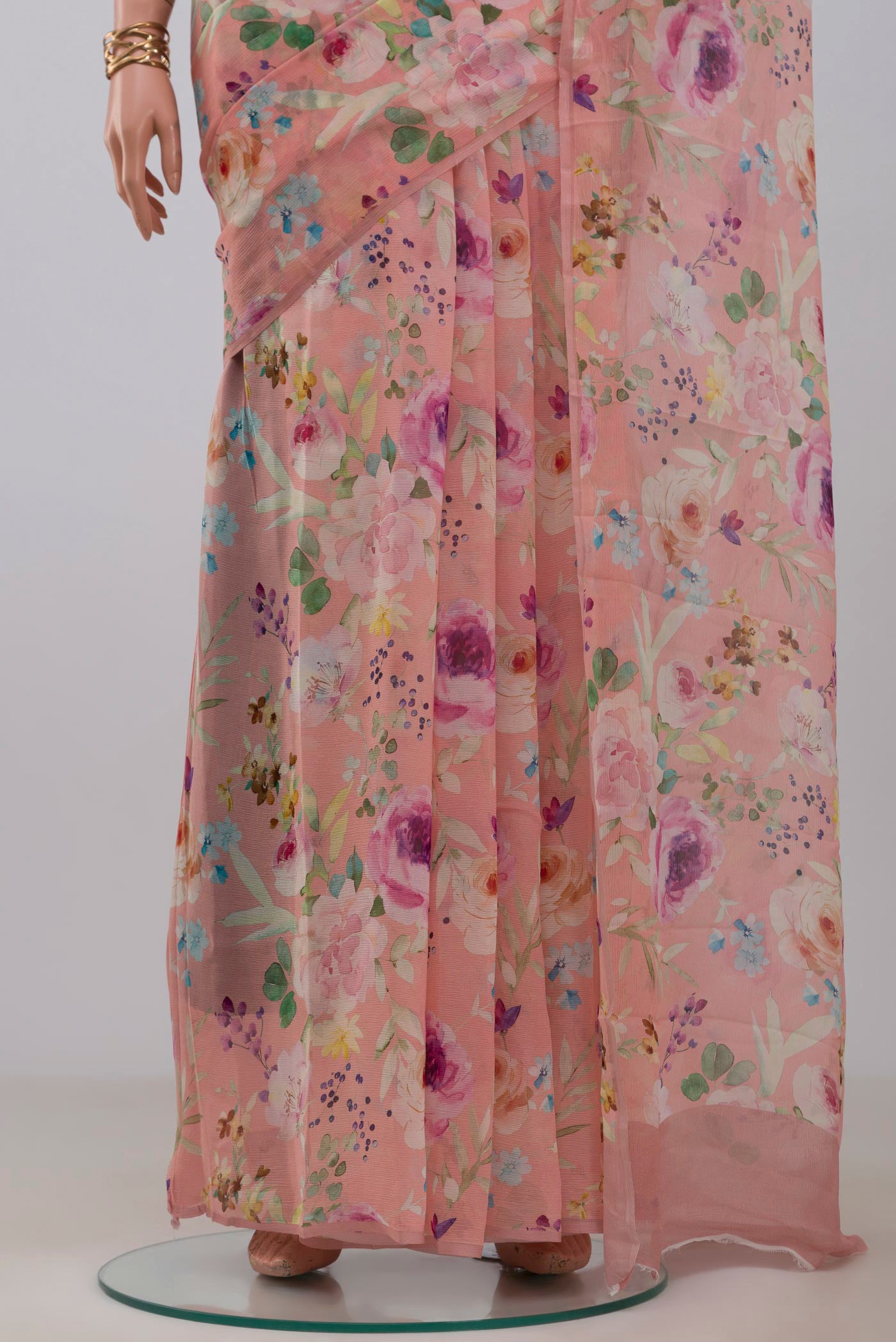 Pleats and pallu of Peach Chiffon Saree with Printed design on the body and Without Border. 