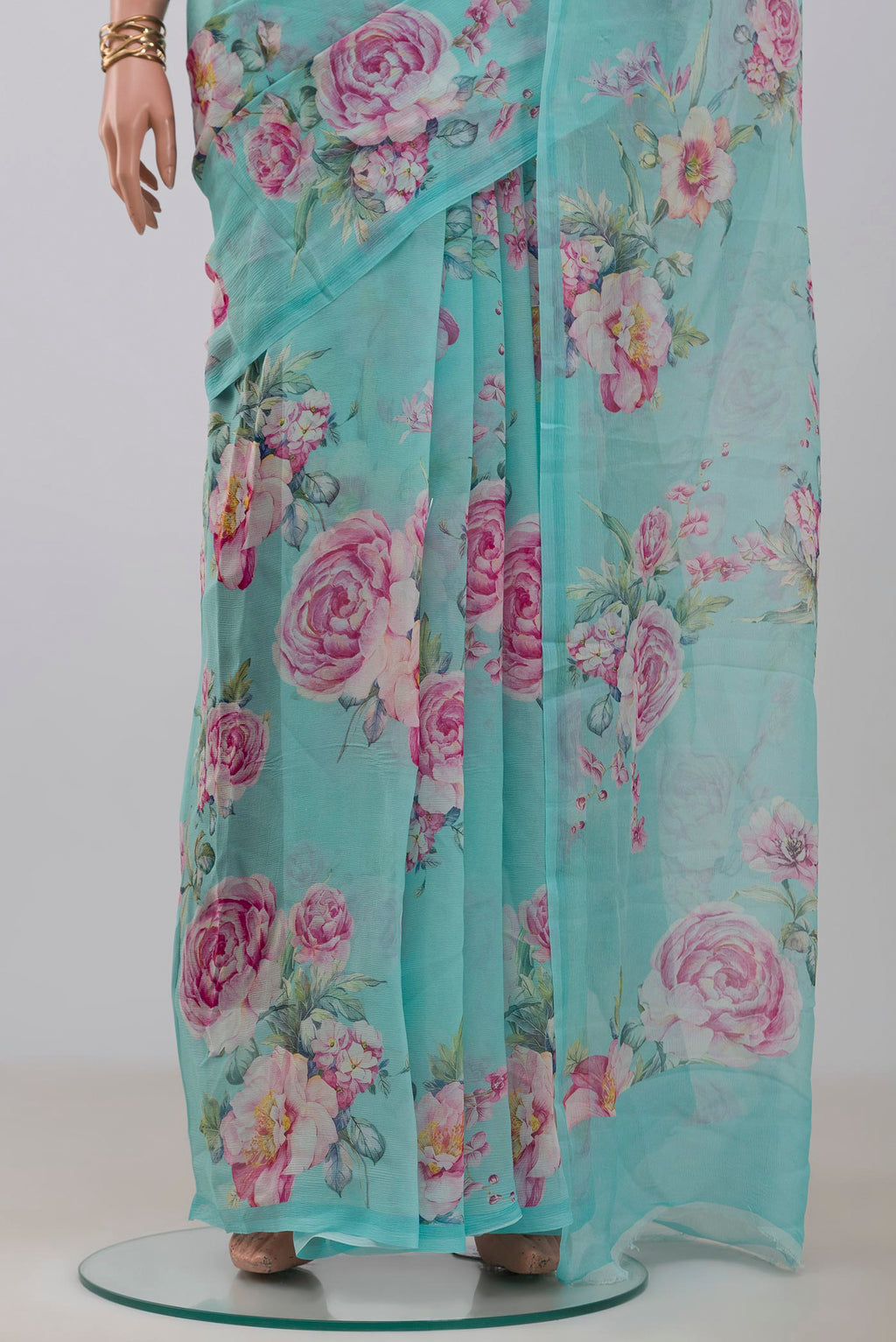 Pleats and pallu of Blue Chiffon Saree with Printed design on the body and Without Border. 