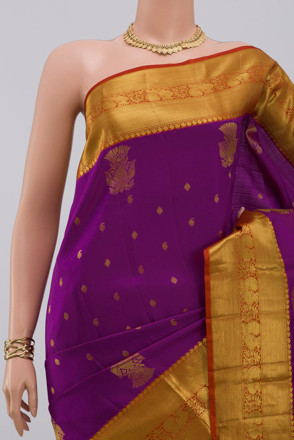 Border image of Magenta Kanjivaram Saree with Zari Butta on the body and Zari Border. 