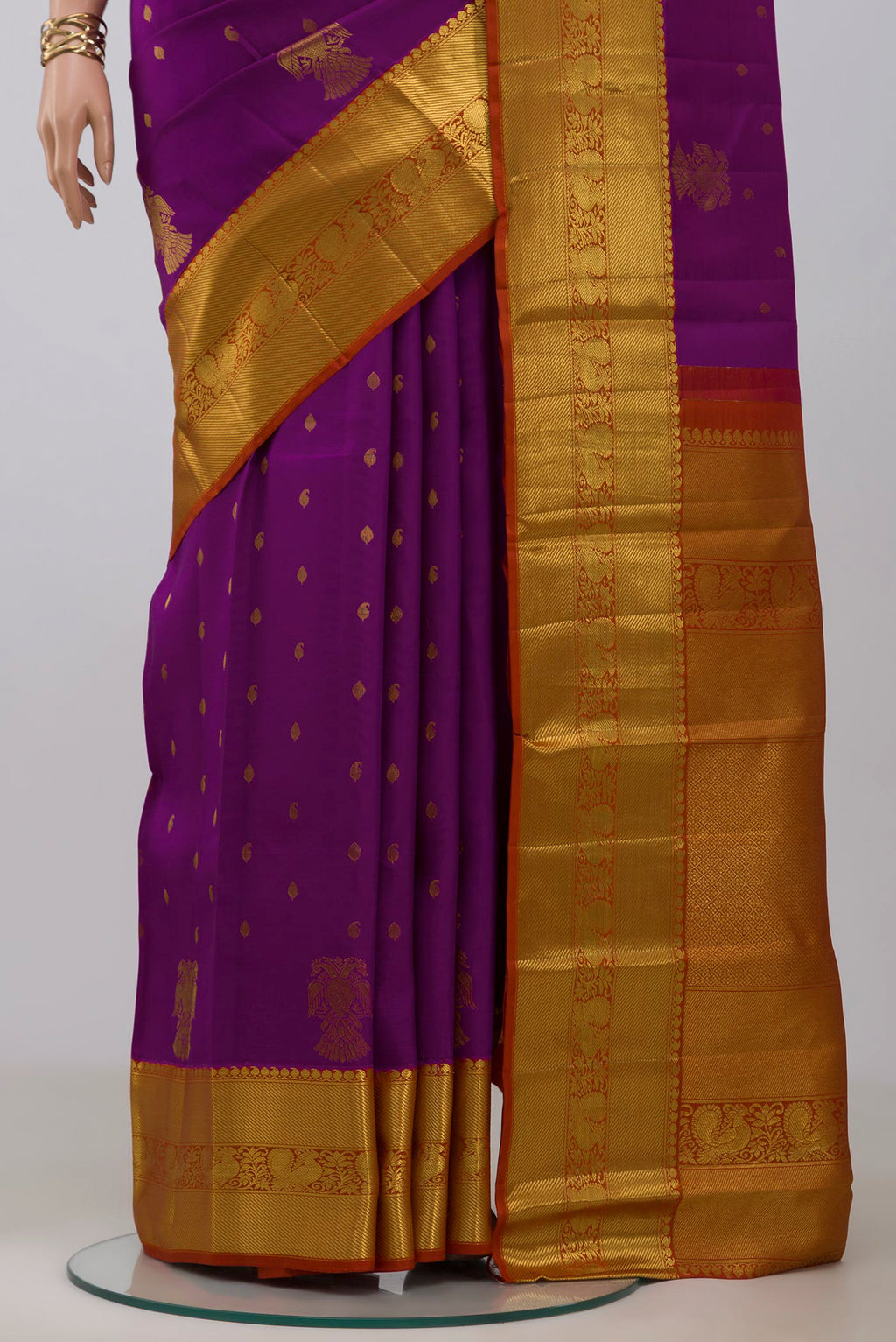 Pleats and pallu of Magenta Kanjivaram Saree with Zari Butta on the body and Zari Border. 