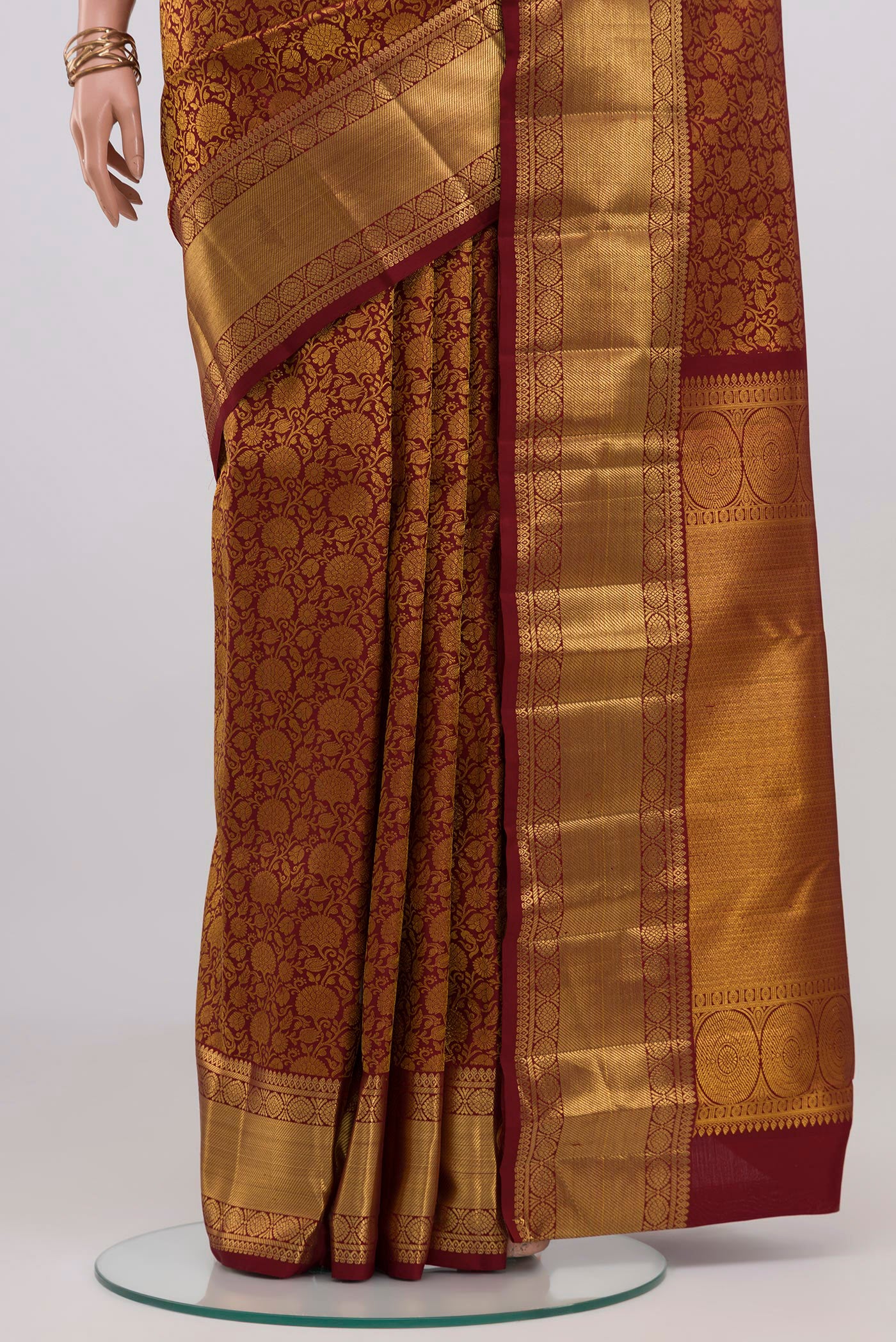 Pleats and pallu of Maroon Kanchipuram Silk Saree with Zari Brocade on the body and Zari Border. 