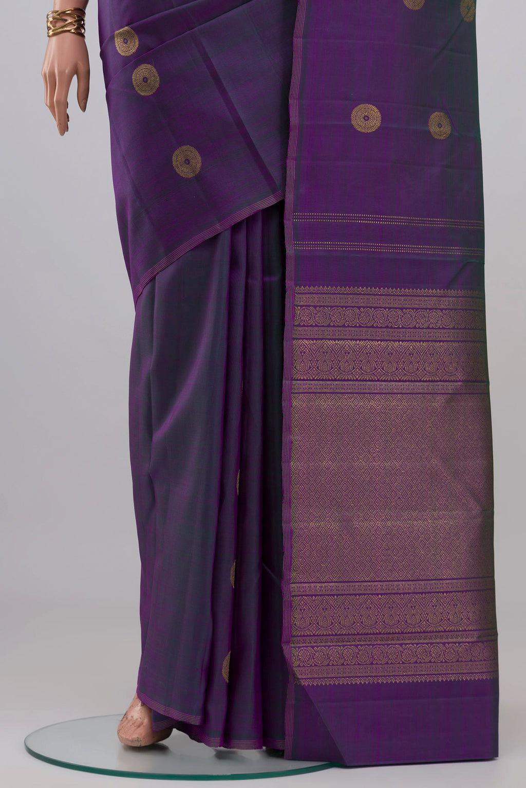 Pleats and pallu of Purple Kanchipuram Silk Saree with Zari Butta on the body and Thin Zari Line. 