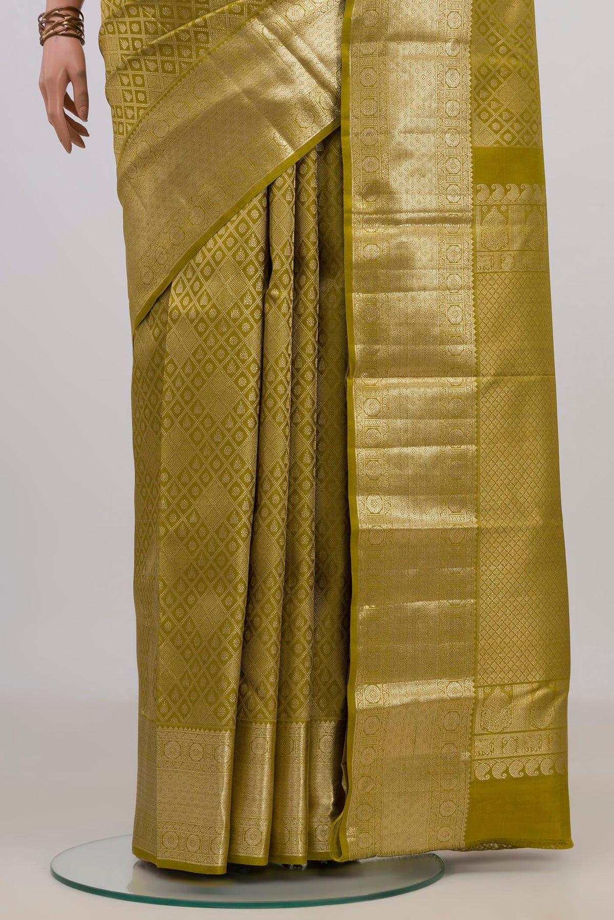 Pleats and pallu of Pure Silk Mehandi Green Kanchipuram Saree with Zari Brocade on the body and Zari Border. 