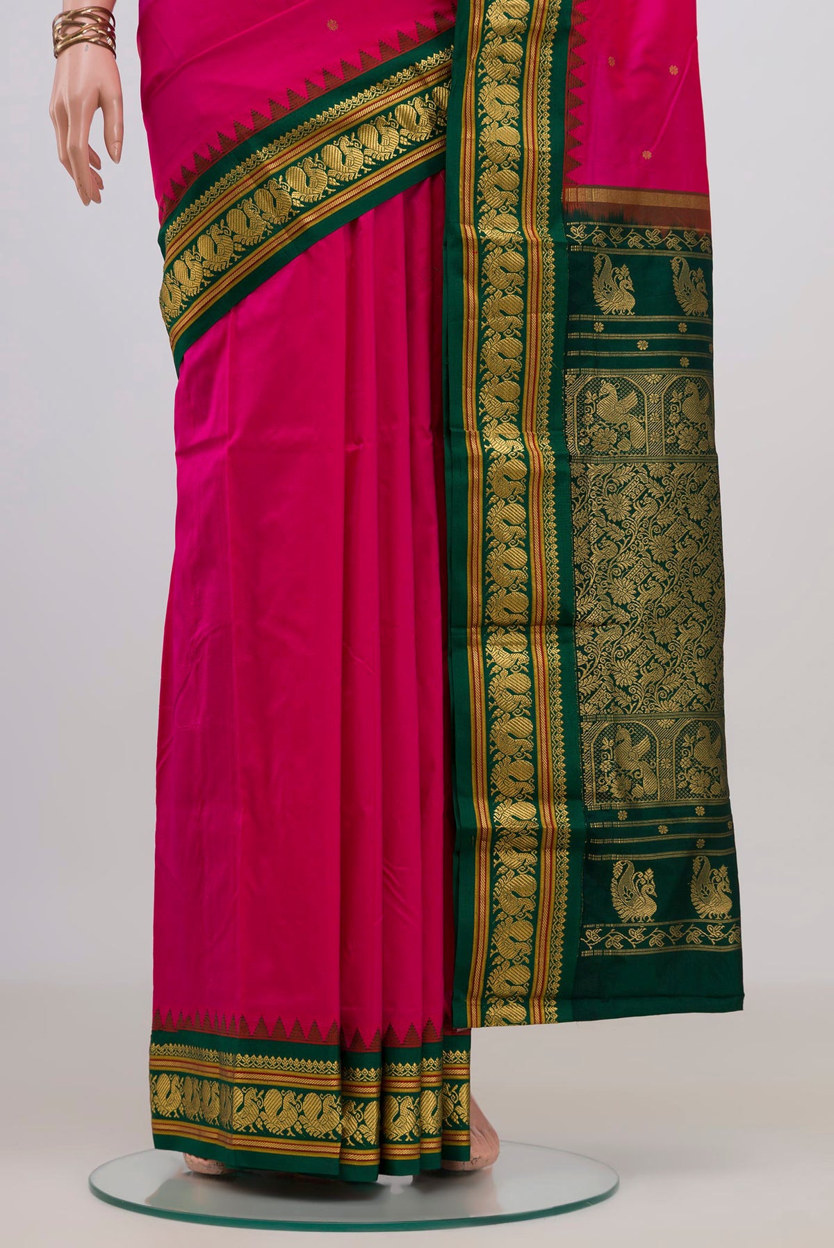 Pleats and pallu of Pure Silk Pink Bangalore Saree with Zari Butta on the body and Zari Border. 