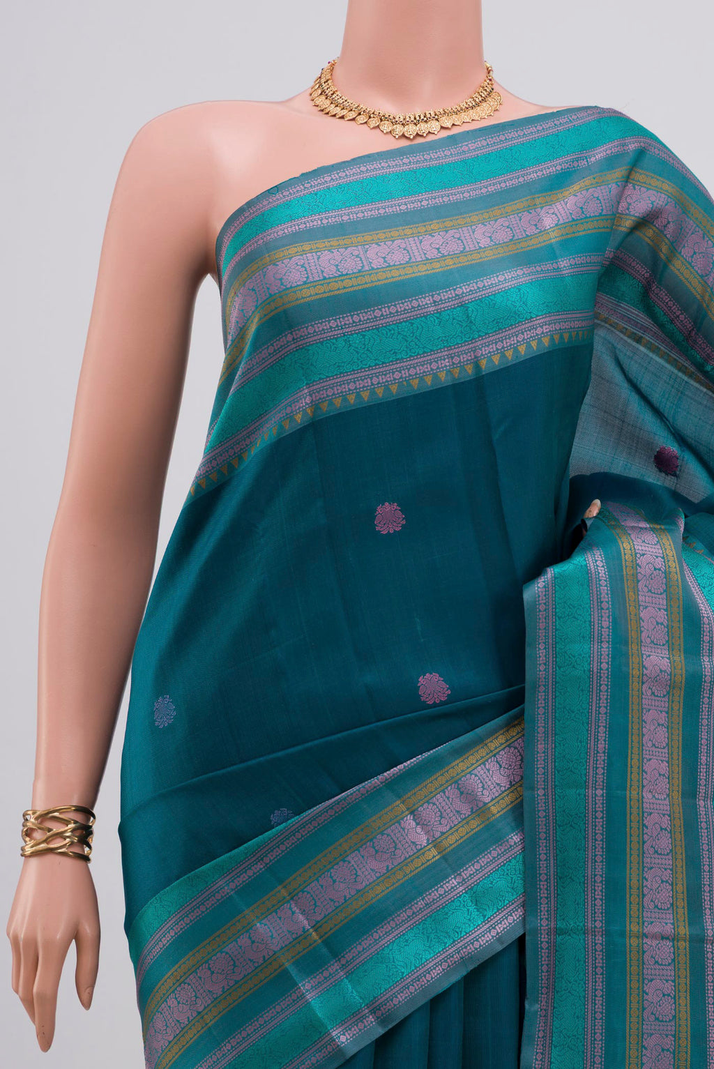 Border image of Blue Kanchipuram Silk Saree with Thread Butta on the body and Thread Border. 