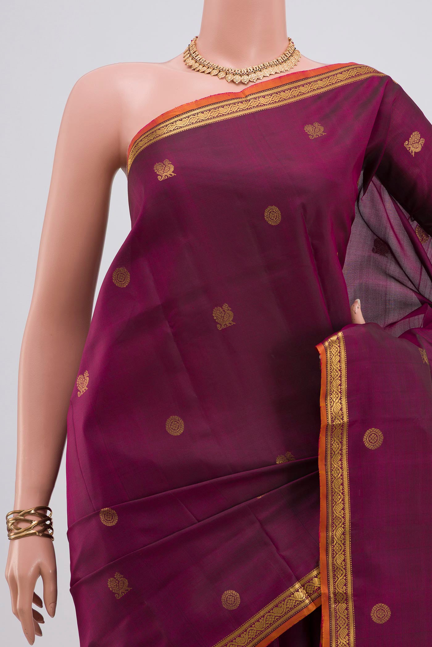 Border image of Pure Silk Pure Zari Purple Kanchipuram Saree with Zari Butta on the body and Zari Border. 