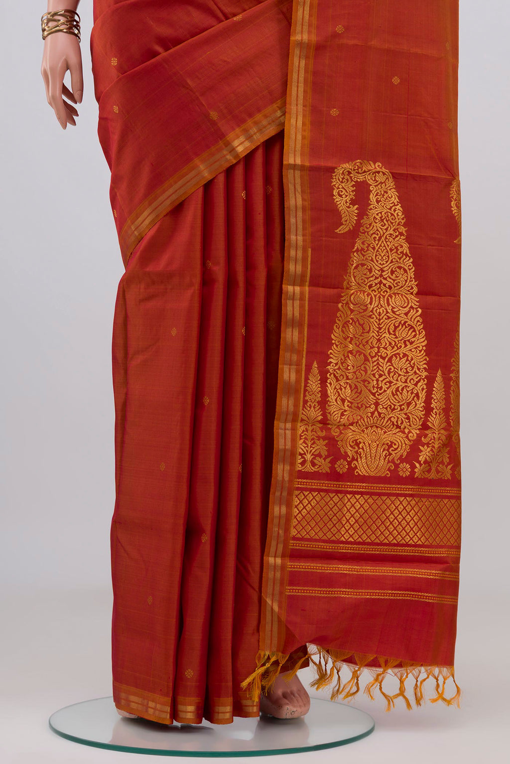 Pleats and pallu of Brick Orange Dual Tone Kanchipuram Silk Saree with Zari Butta on the body and Thin Zari Line. 