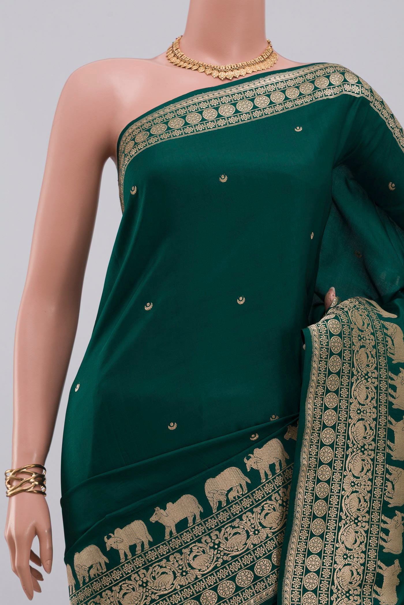 Border image of Green Banarasi Saree with Zari Butta on the body and Fancy Border. 